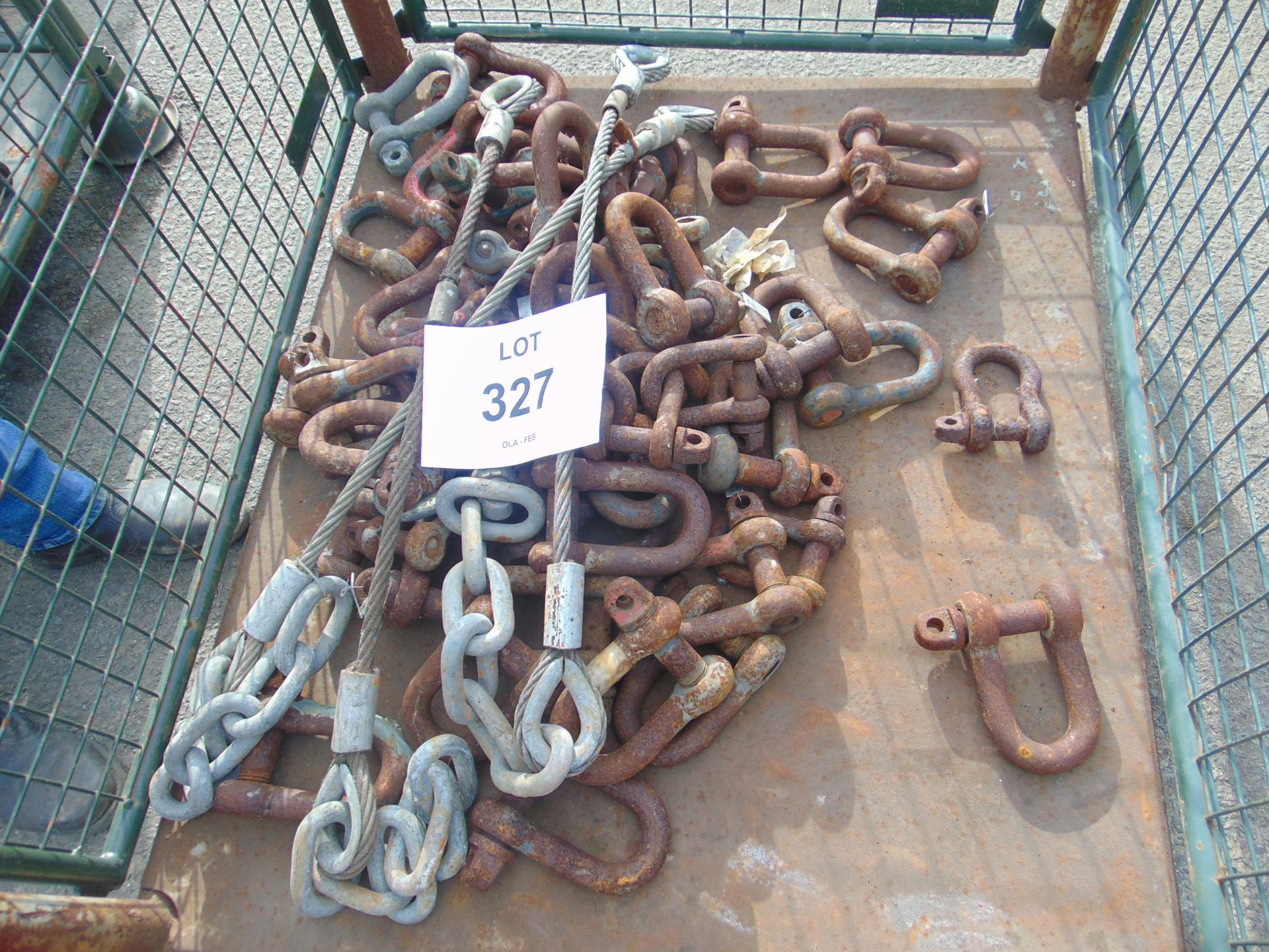 Approx 40 x HD D Shackles etc