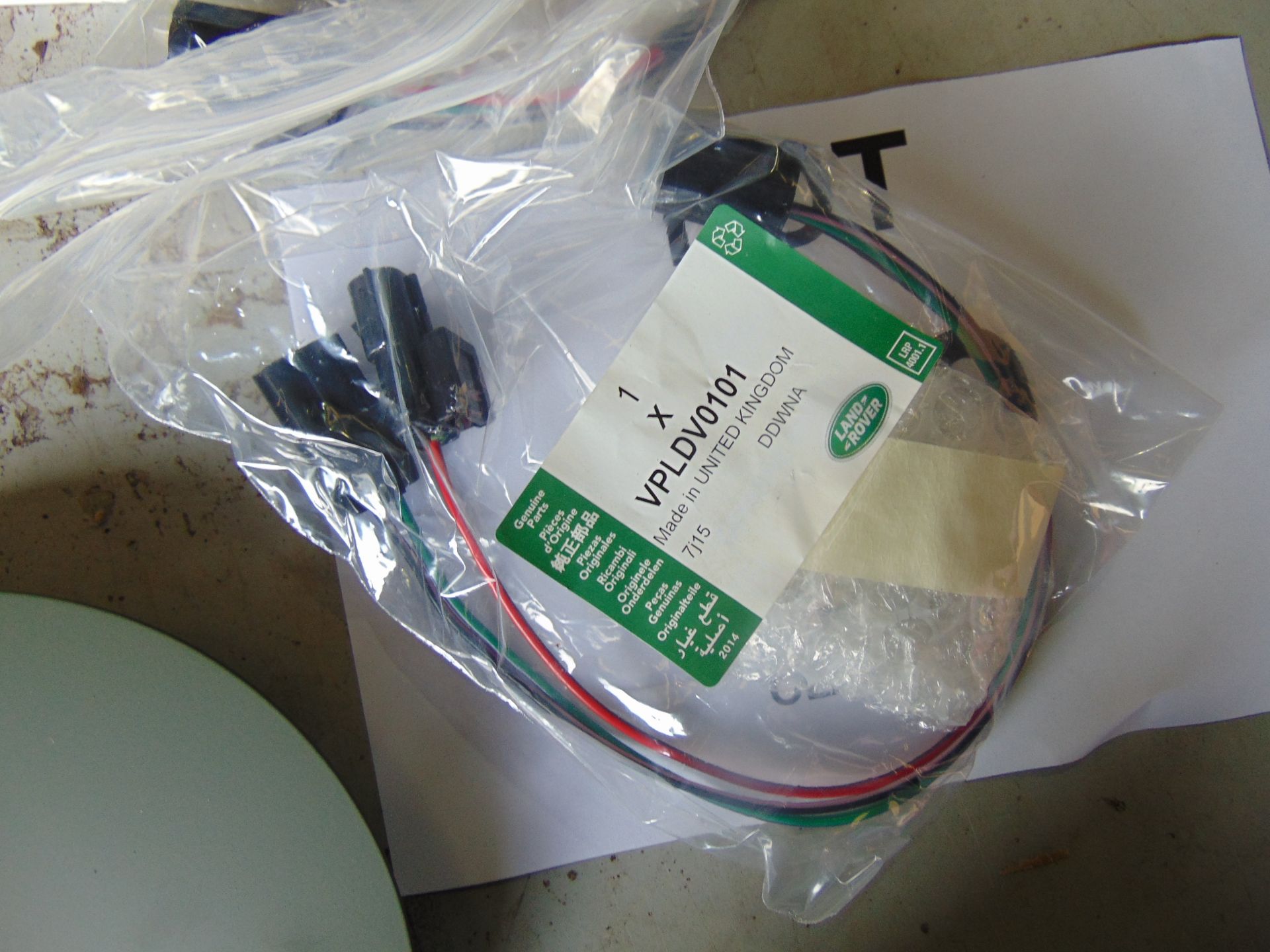 1X LAND ROVER REAR STEP, LIGHTS AND MIRROR ARM INSTALATION KIT NEW UNISSUED IN ORIGINAL BOX. - Image 5 of 7