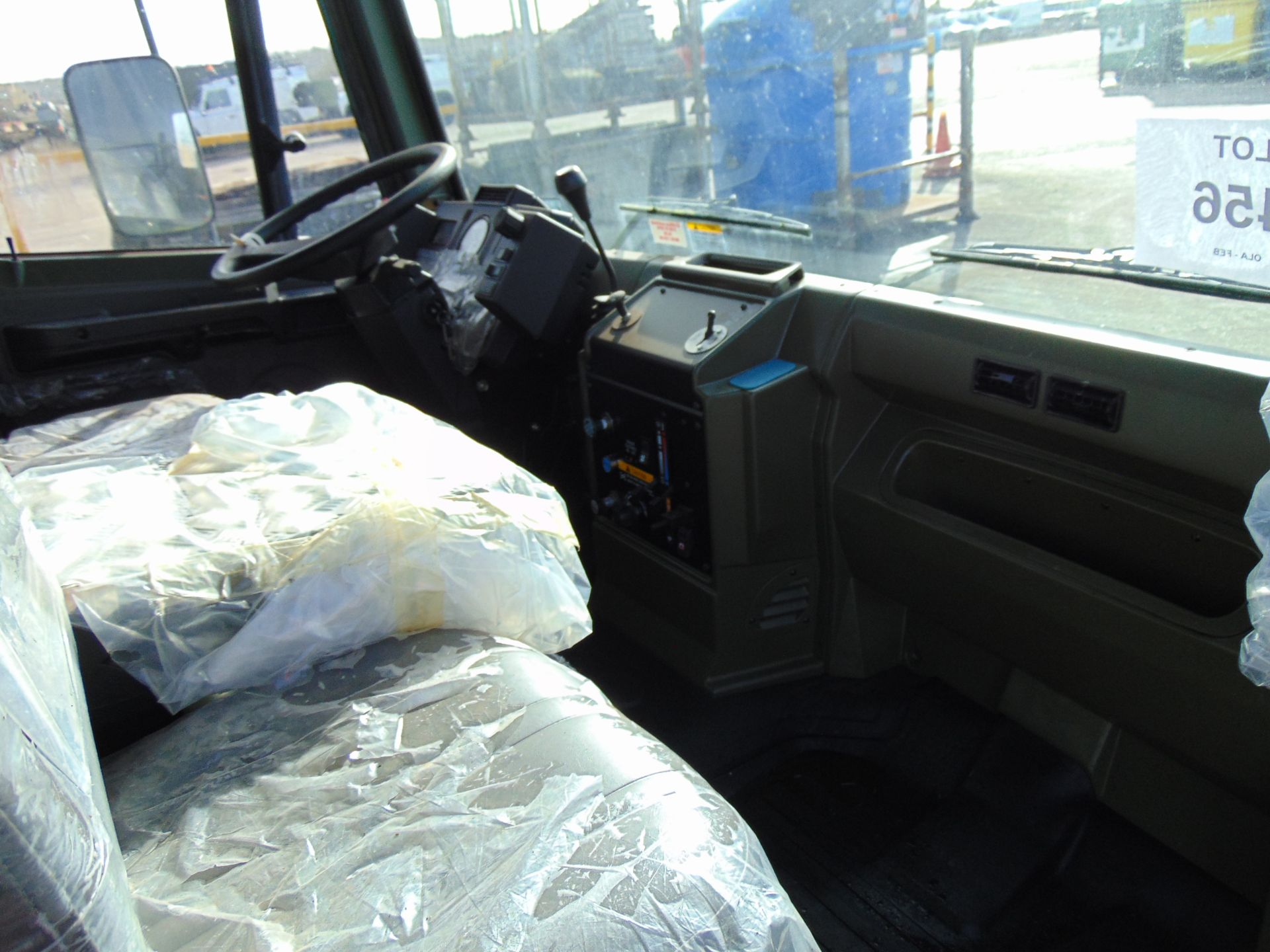 1 x New Unissued Replacement Cab for Leyland Daf 4 tonne fully dressed as shown - Image 8 of 11