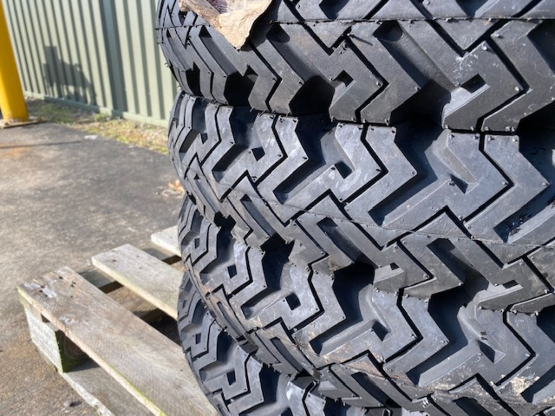 Goodyear Hi-Miler Xtragrip 6.50x16 unused tyres x 5, original fitment on LR Lightweights etc - Image 7 of 10