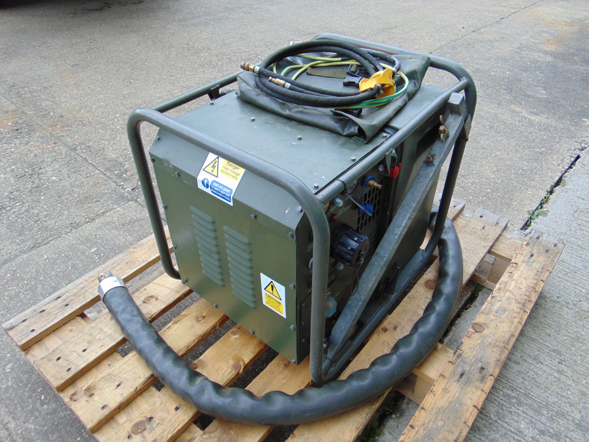 Harrington Hatz Diesel Lightweight Field Generator 2.5 KVA 2 kW, 230 V/110 V AC/28 V DC 413 HOURS! - Image 4 of 17