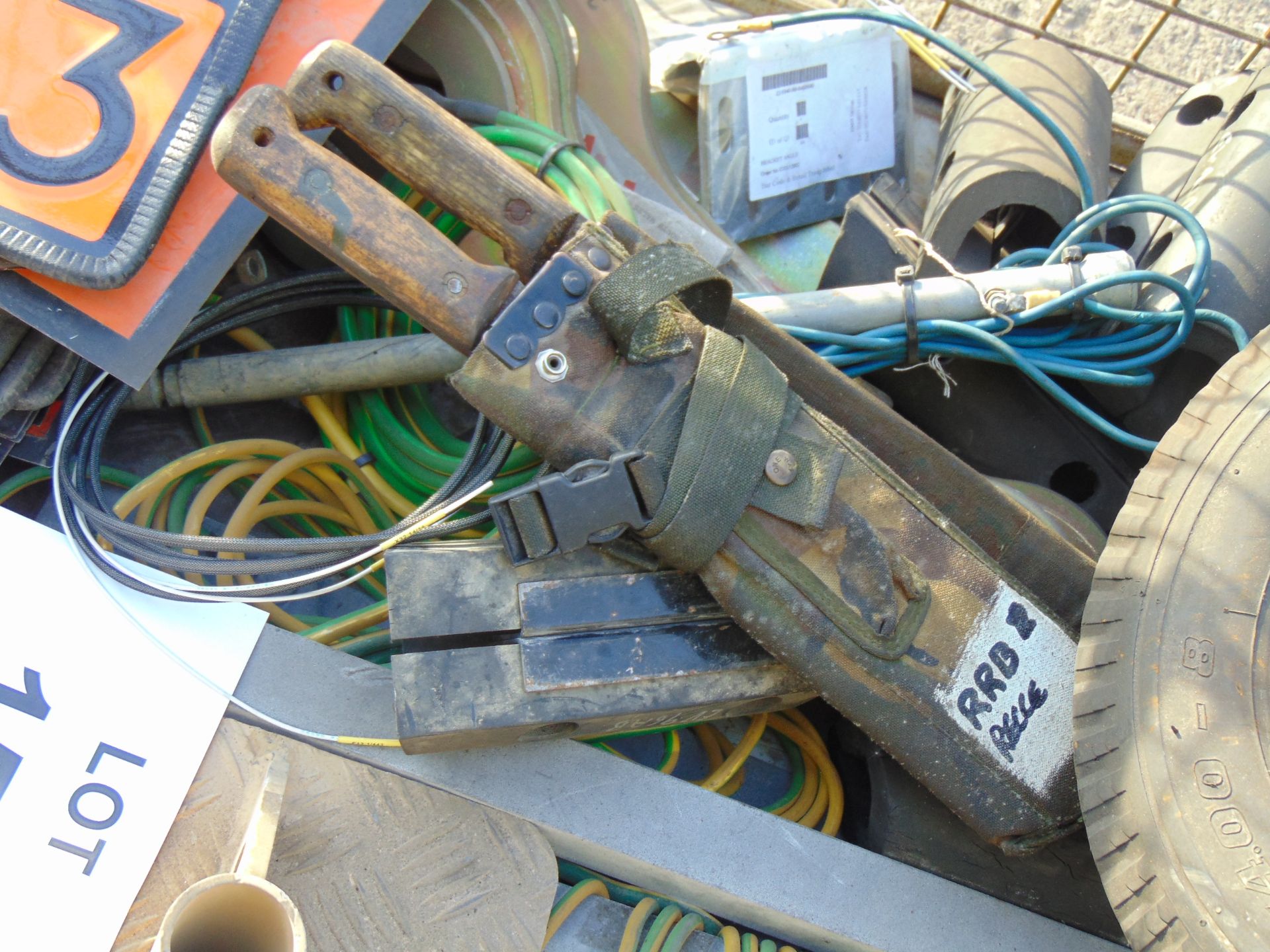 1X STILLAGE OF VEHICLES SPARES INCLUDING ANTENNA BASES, WIRING HARNESS, MARKER BOARDS, ETC,ETC - Image 3 of 8