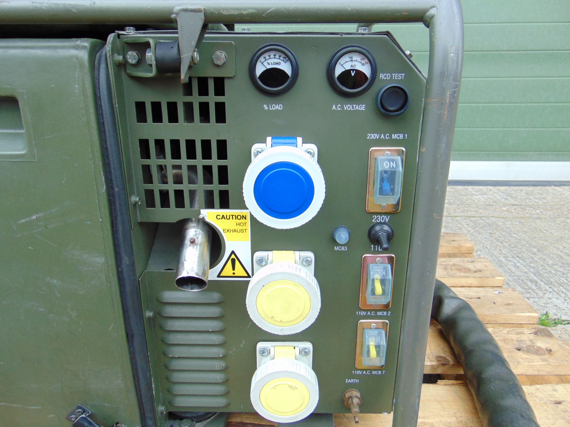 Harrington Hatz Diesel Lightweight Field Generator 2.5 KVA 2 kW, 230 V/110 V AC/28 V DC 413 HOURS! - Image 3 of 17