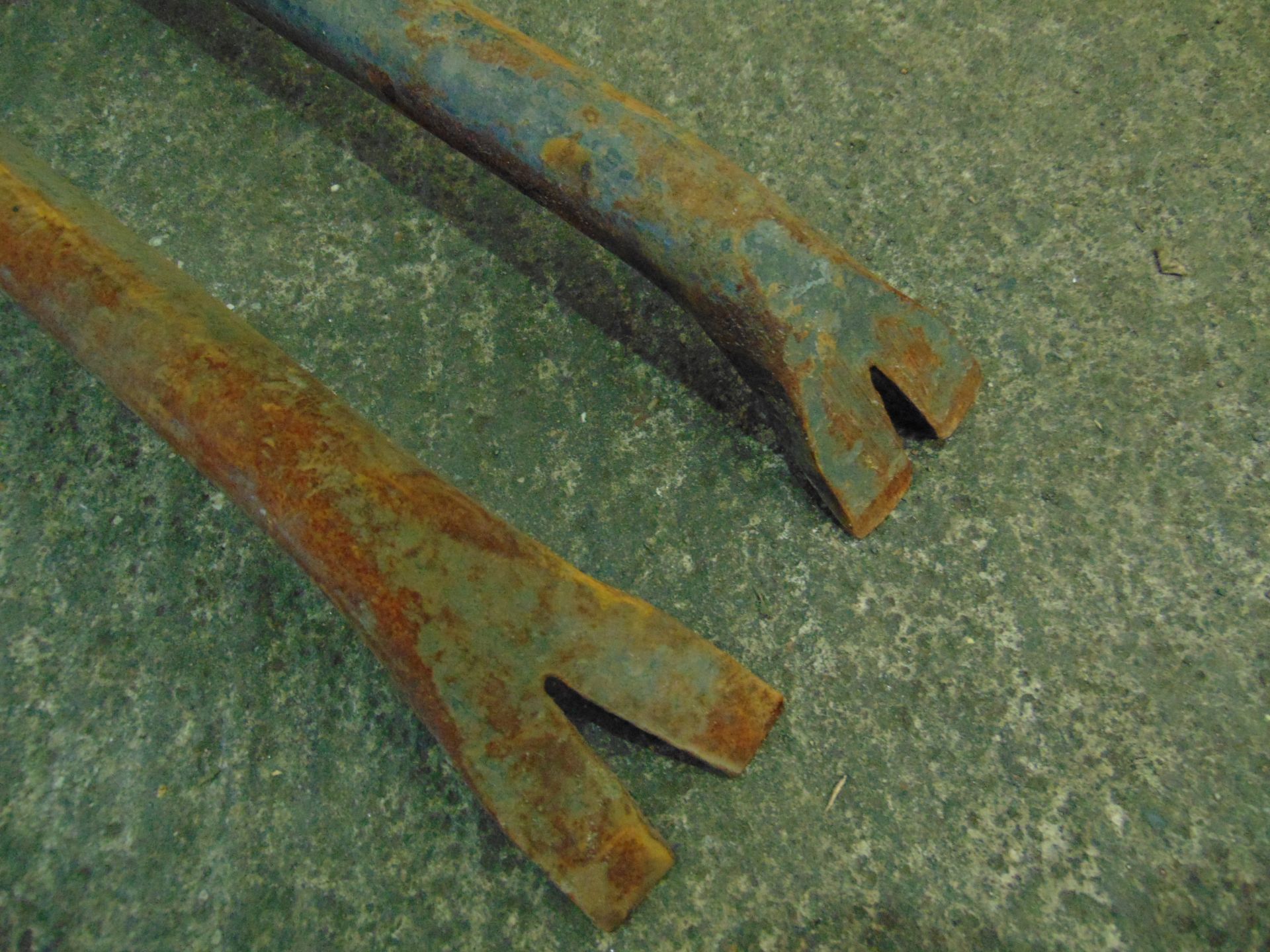 Q 2 x Heavy Duty Wrecking Breaker Bars - Image 3 of 4