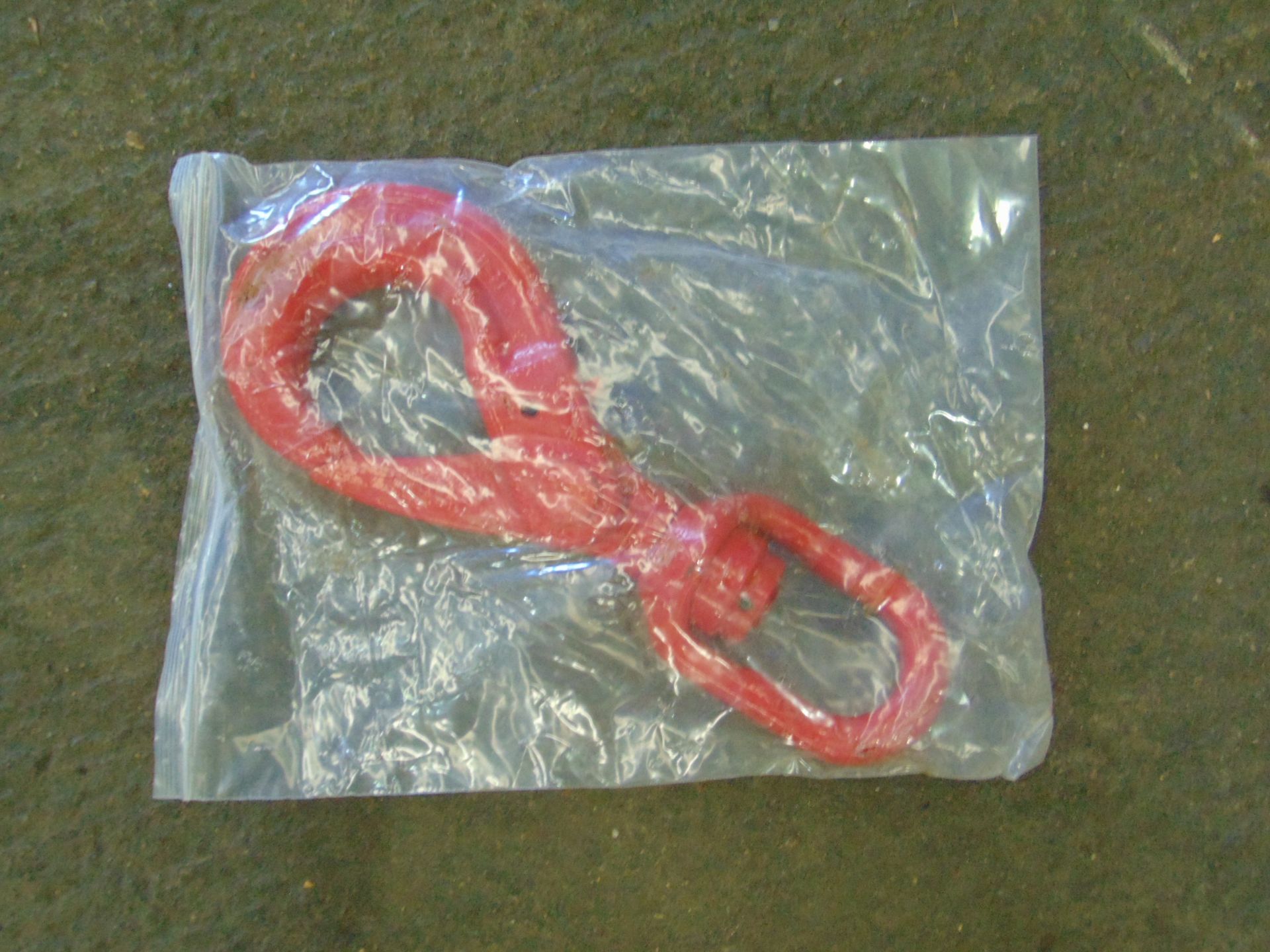 Unissued 5.3 Ton Self Locking Swivel Hook - Image 5 of 5