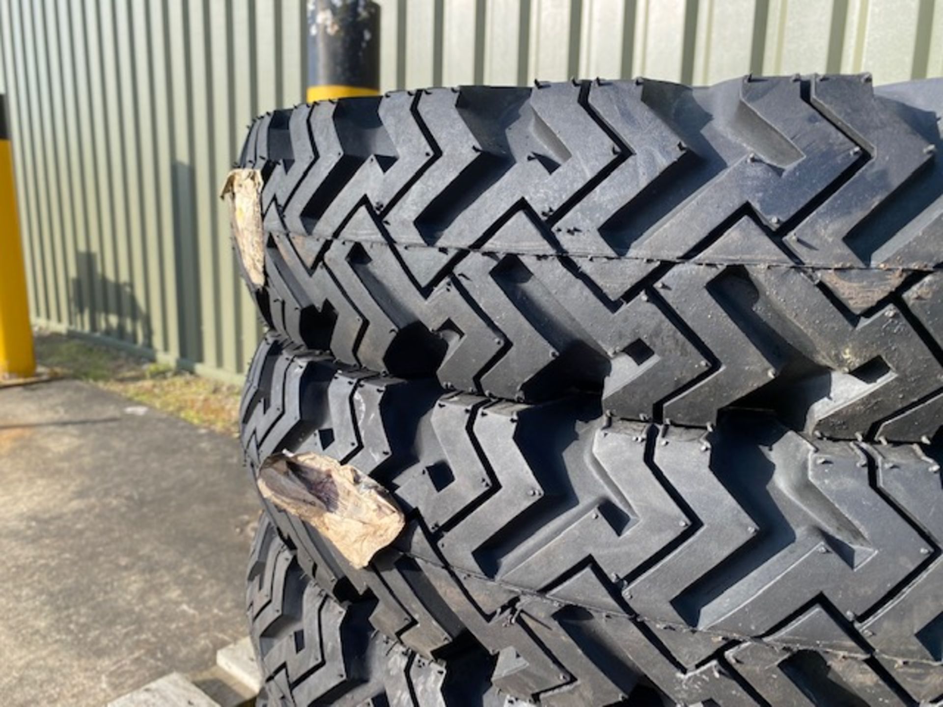 Goodyear Hi-Miler Xtragrip 6.50x16 unused tyres x 5, original fitment on LR Lightweights etc - Image 6 of 10