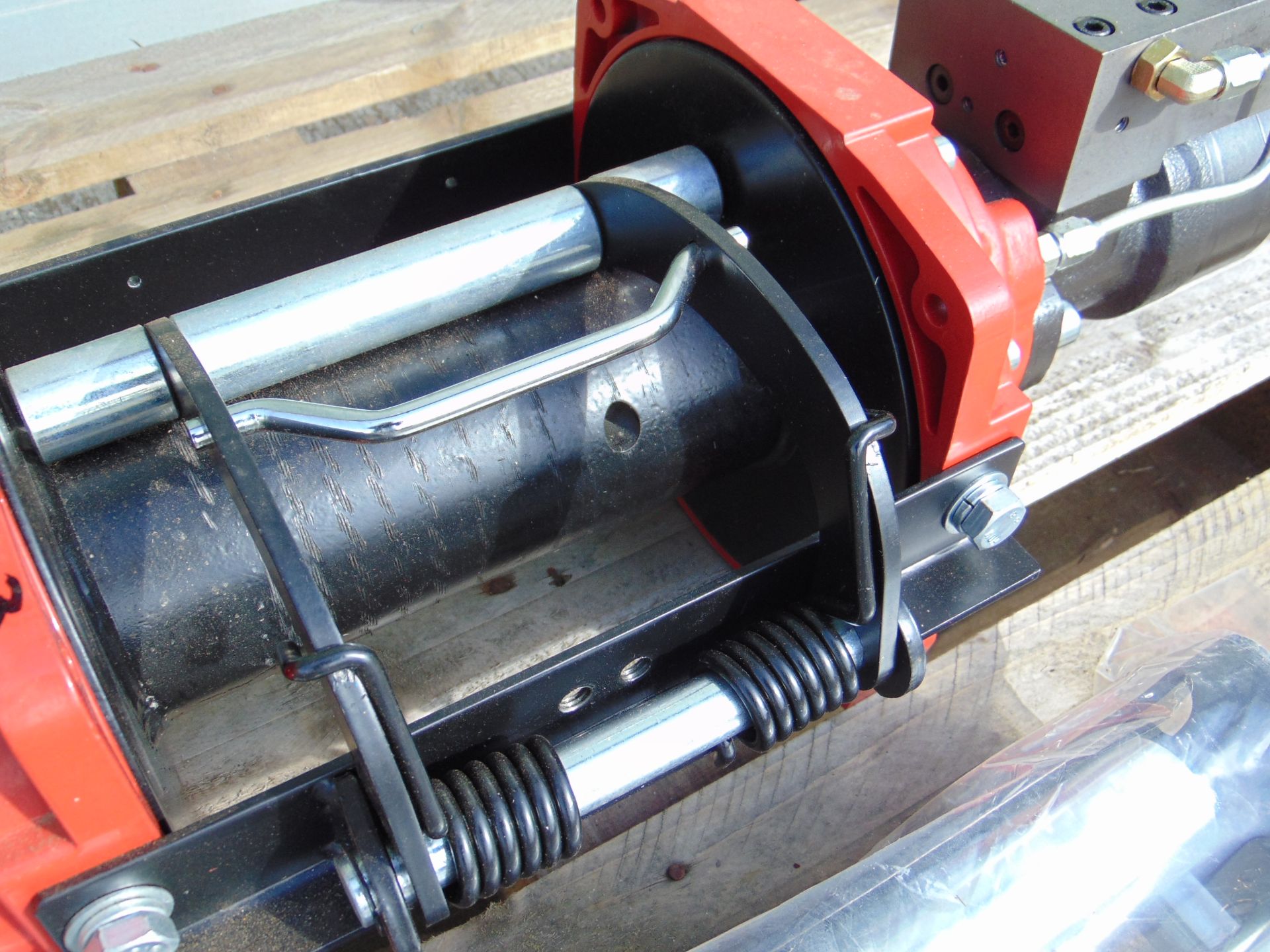 ** BRAND NEW ** Unused Warrior 10,000 lbs Hydraulic Winch c/w Heavy Duty Rollers & Fittings - Image 5 of 8