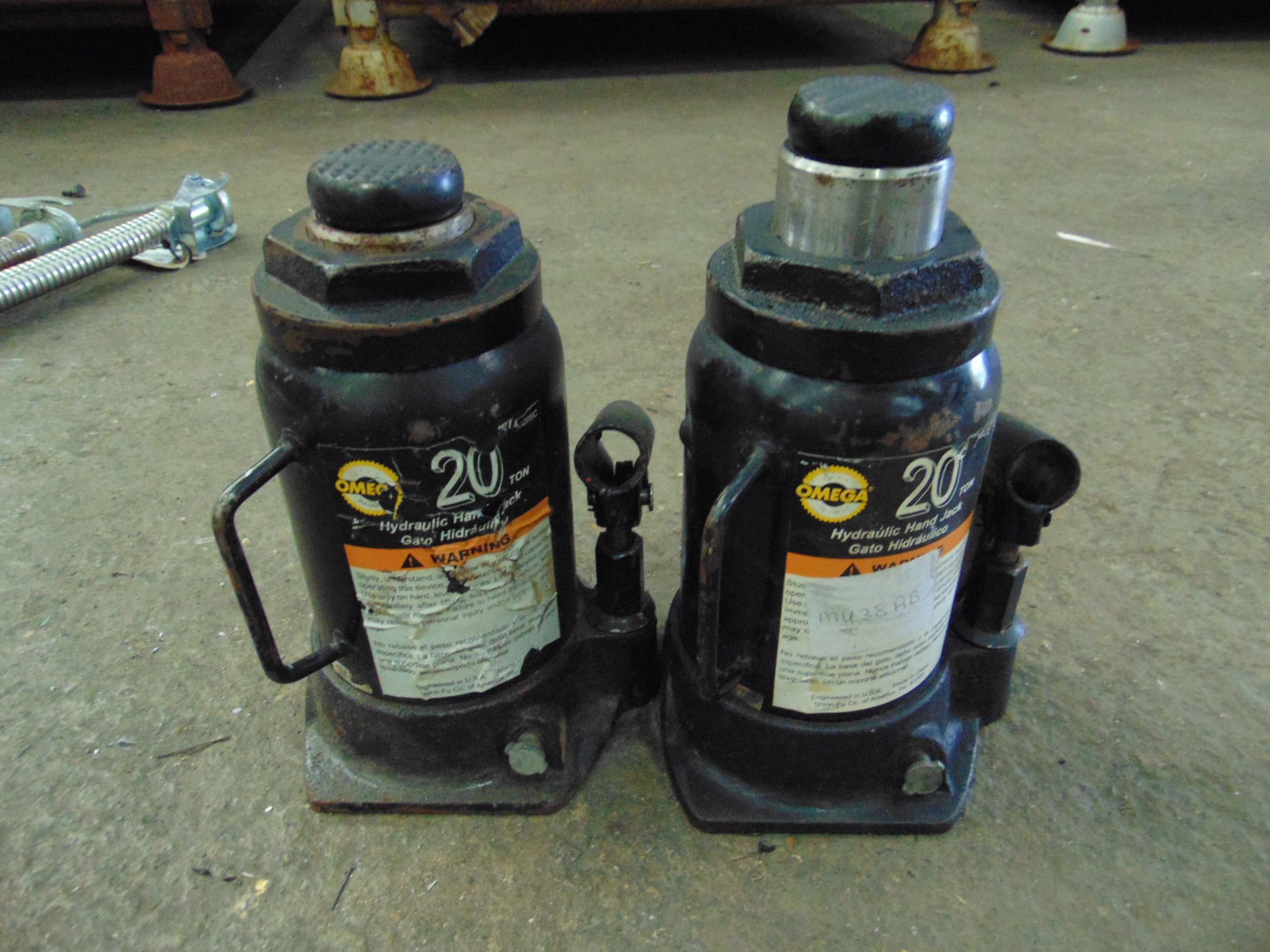 2 x Omega 20 Tonne Hydraulic Bottle Jacks