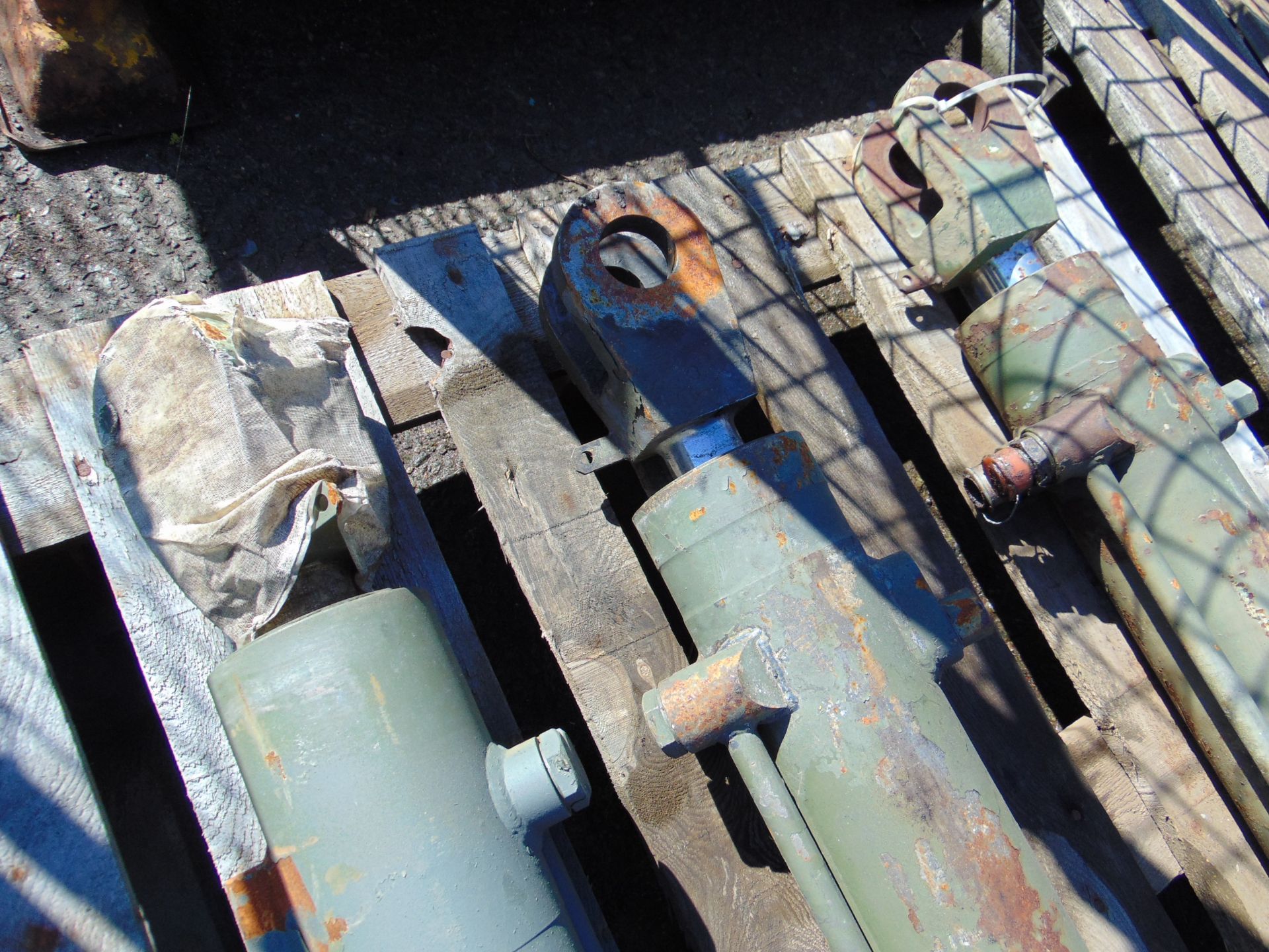 3 x 100cms Heavy Duty Hydraulic Boom Rams Max 210 Bar - Image 2 of 5