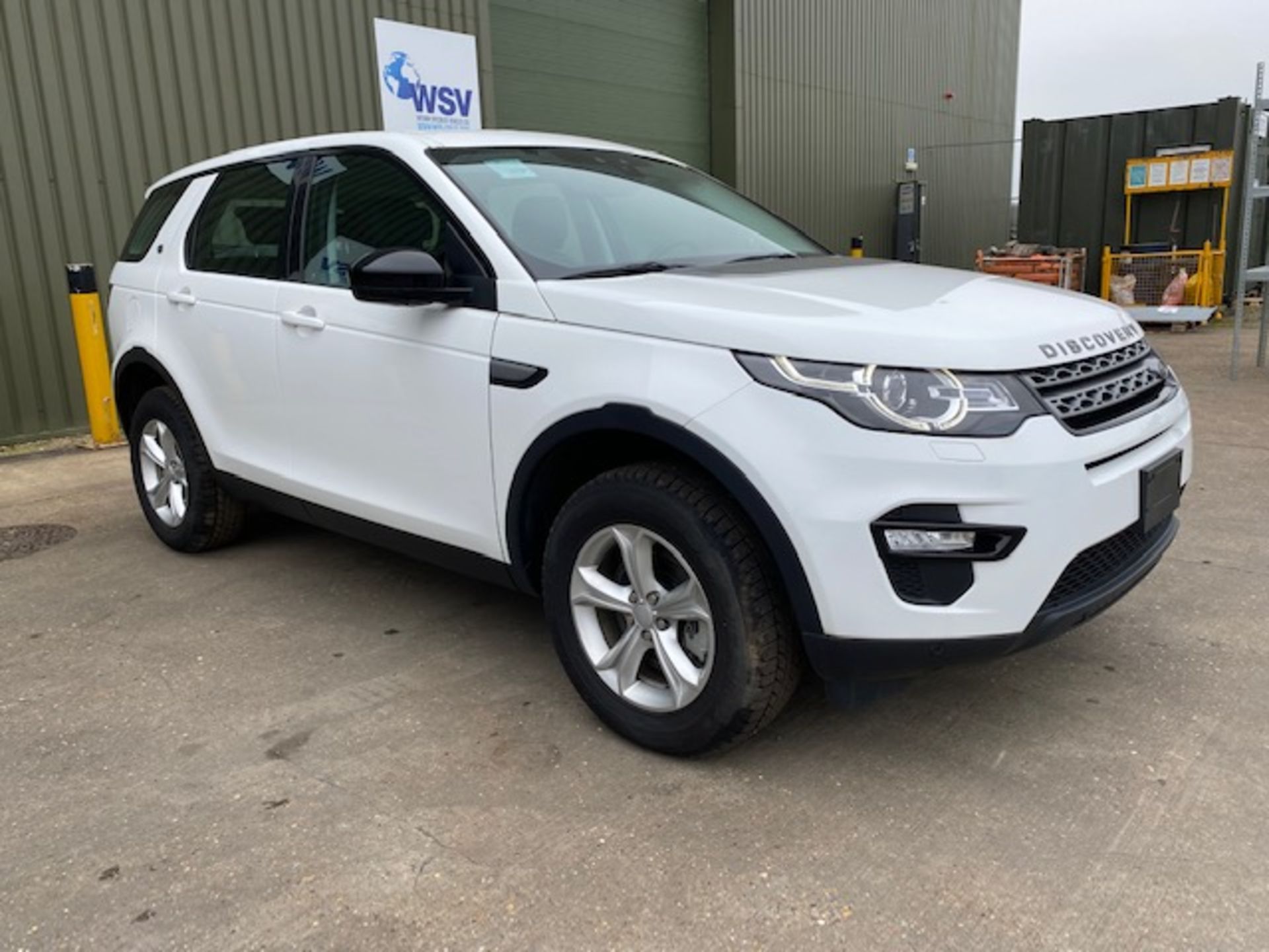 Land Rover Discovery Sport 2.0TD4 Pure LHD New and Unused - Image 23 of 34