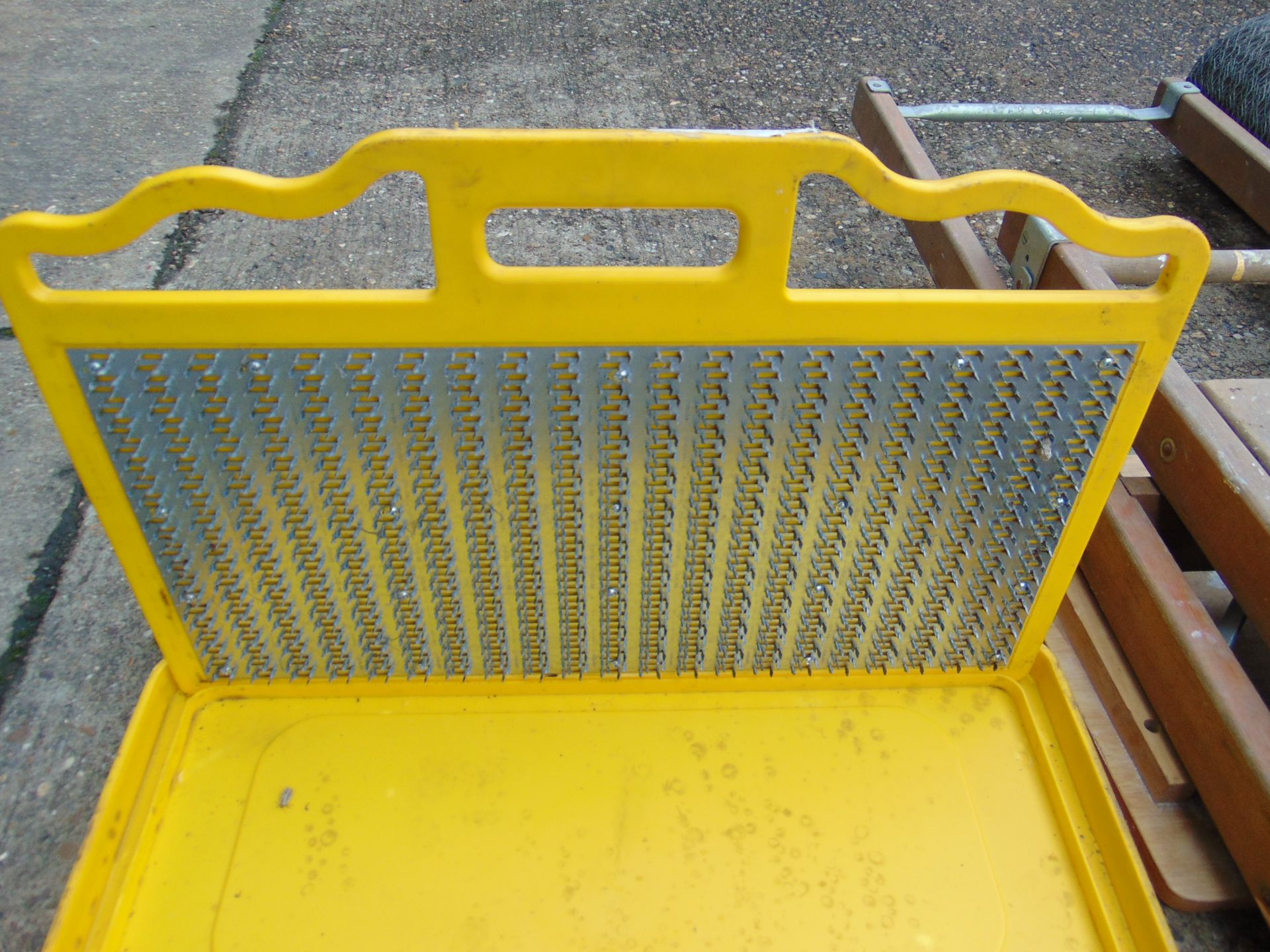 Lifting Chain, Unissued 50m Roll of Chicken Wire 1.8m High, Step Ladder & M8 Ladder Safety Foot - Image 6 of 7