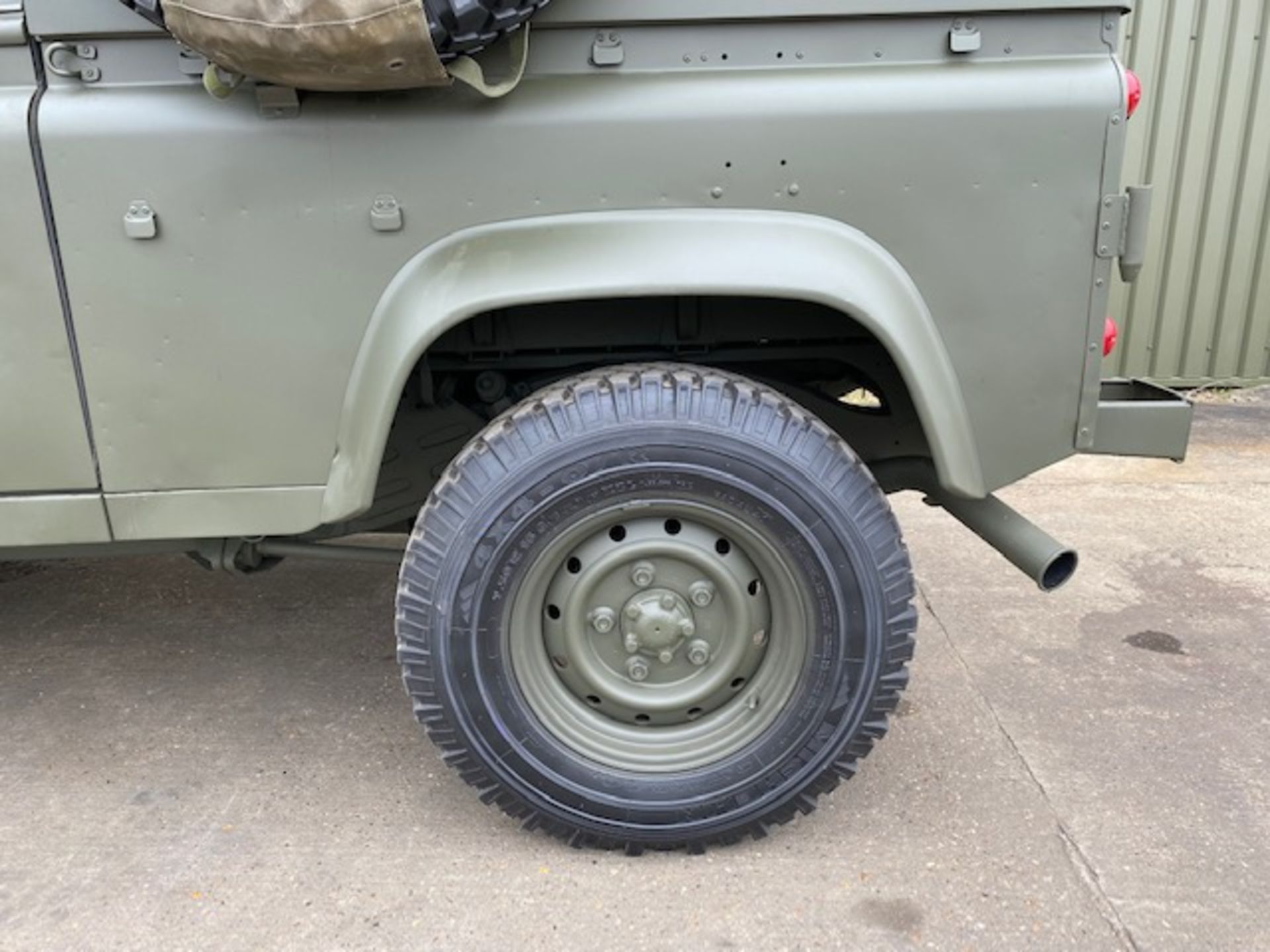 Land Rover Defender 90 Wolf 300TDi FFR hardtop RHD, TUL Remus upgrade. - Image 12 of 49