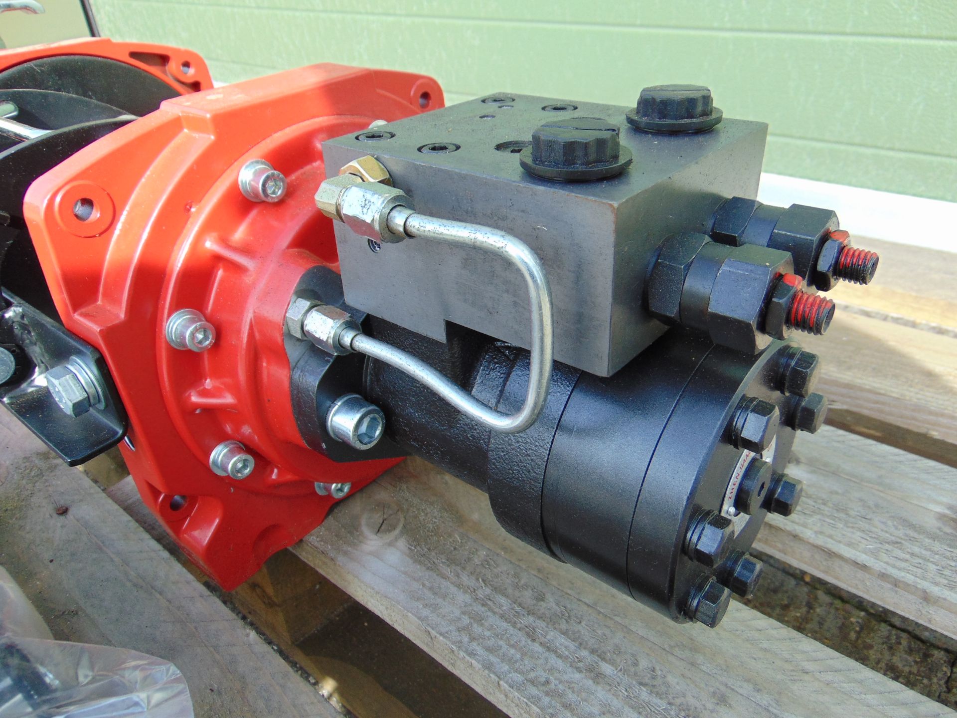 ** BRAND NEW ** Unused Warrior 10,000 lbs Hydraulic Winch c/w Heavy Duty Rollers & Fittings - Image 6 of 8