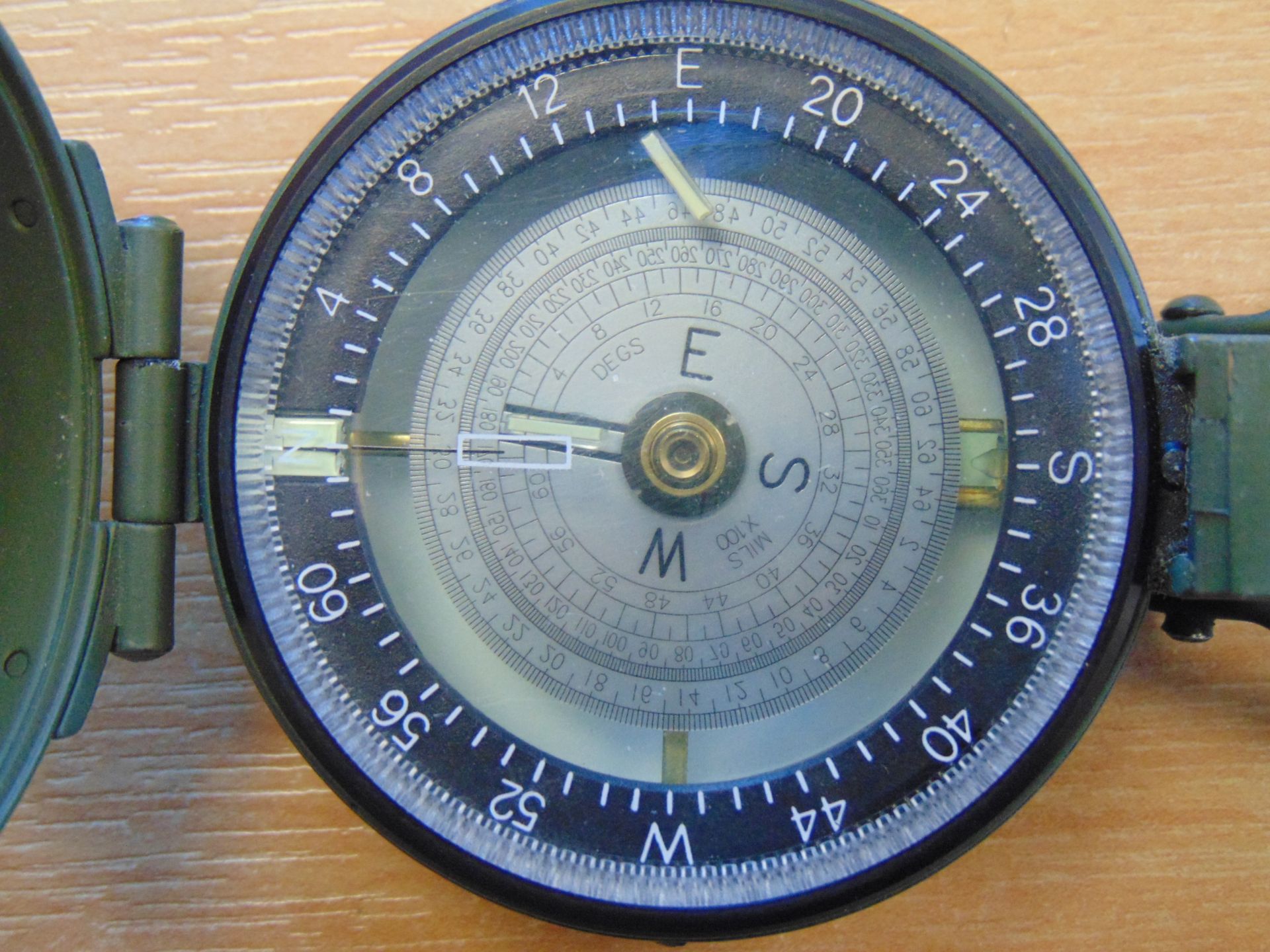 2X UNISSUED M82 FRANCIS BAKER BRITISH ARMY PRISMATIC COMPASS NATO MARKS - Image 7 of 11