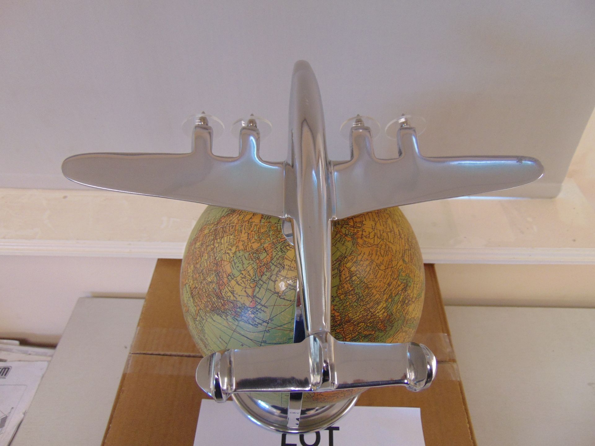 ON TOP OF THE WORLD LOCKHEED SUPER CONSTELLATION DESKTOP - Image 8 of 9