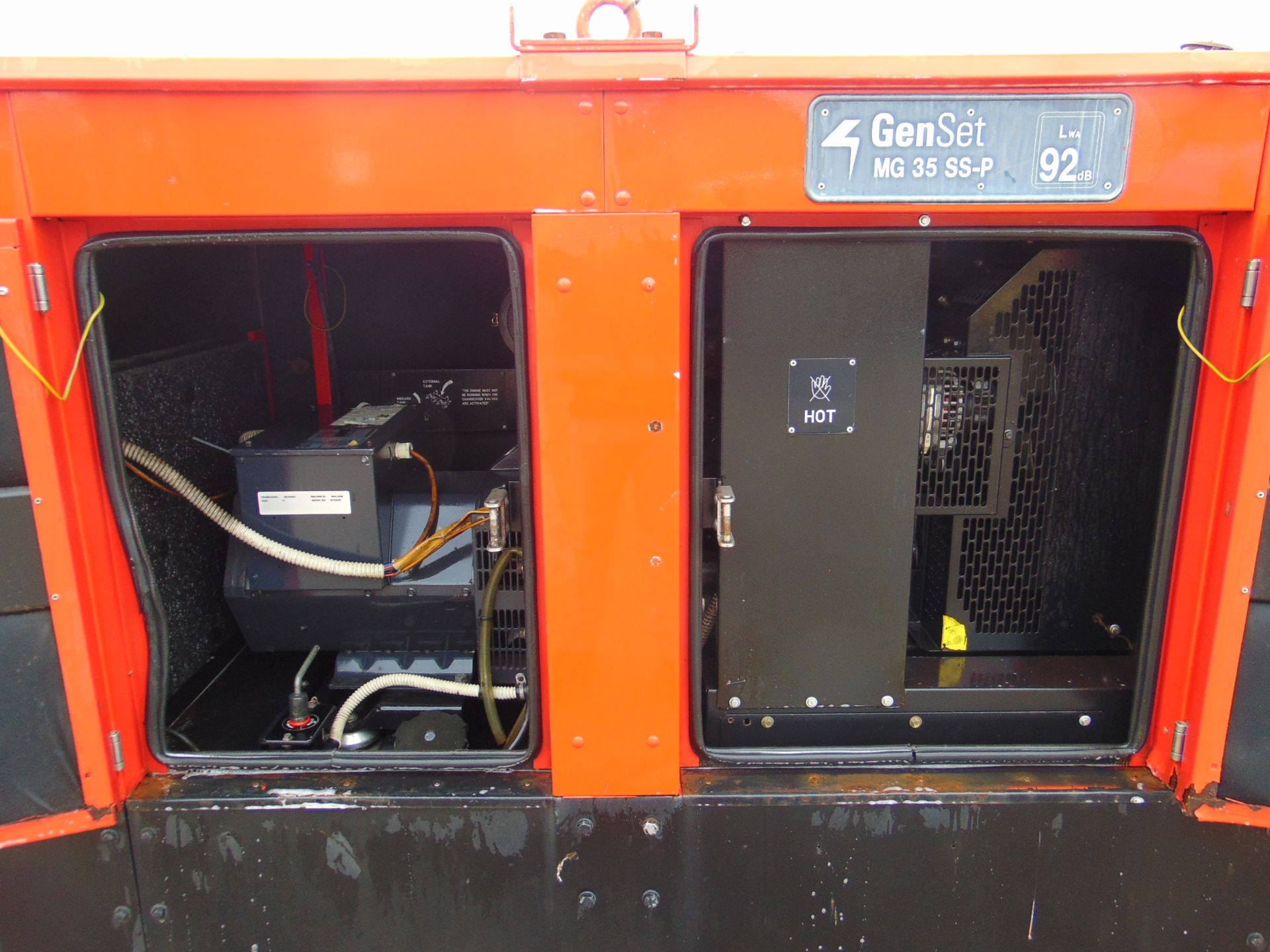 GenSet MG35 SS-P Diesel Powered Single / Three phase 35KVA 26.4KW-50HZ 240 / 415 Volt Generator - Image 9 of 25