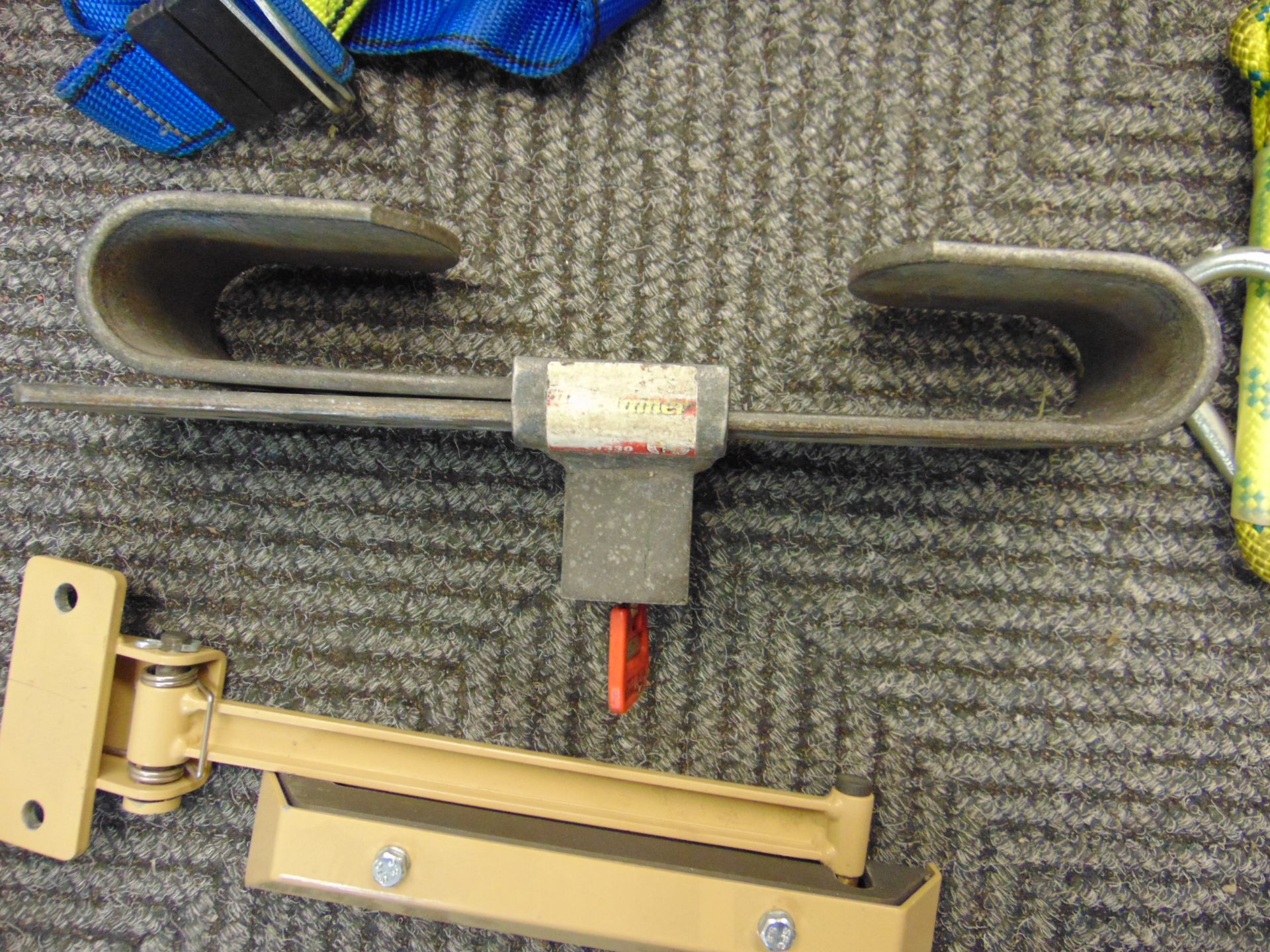 Pedal Lock Anti Theft Device, 2x Climbing Harnesses & Door Stay - Image 4 of 5