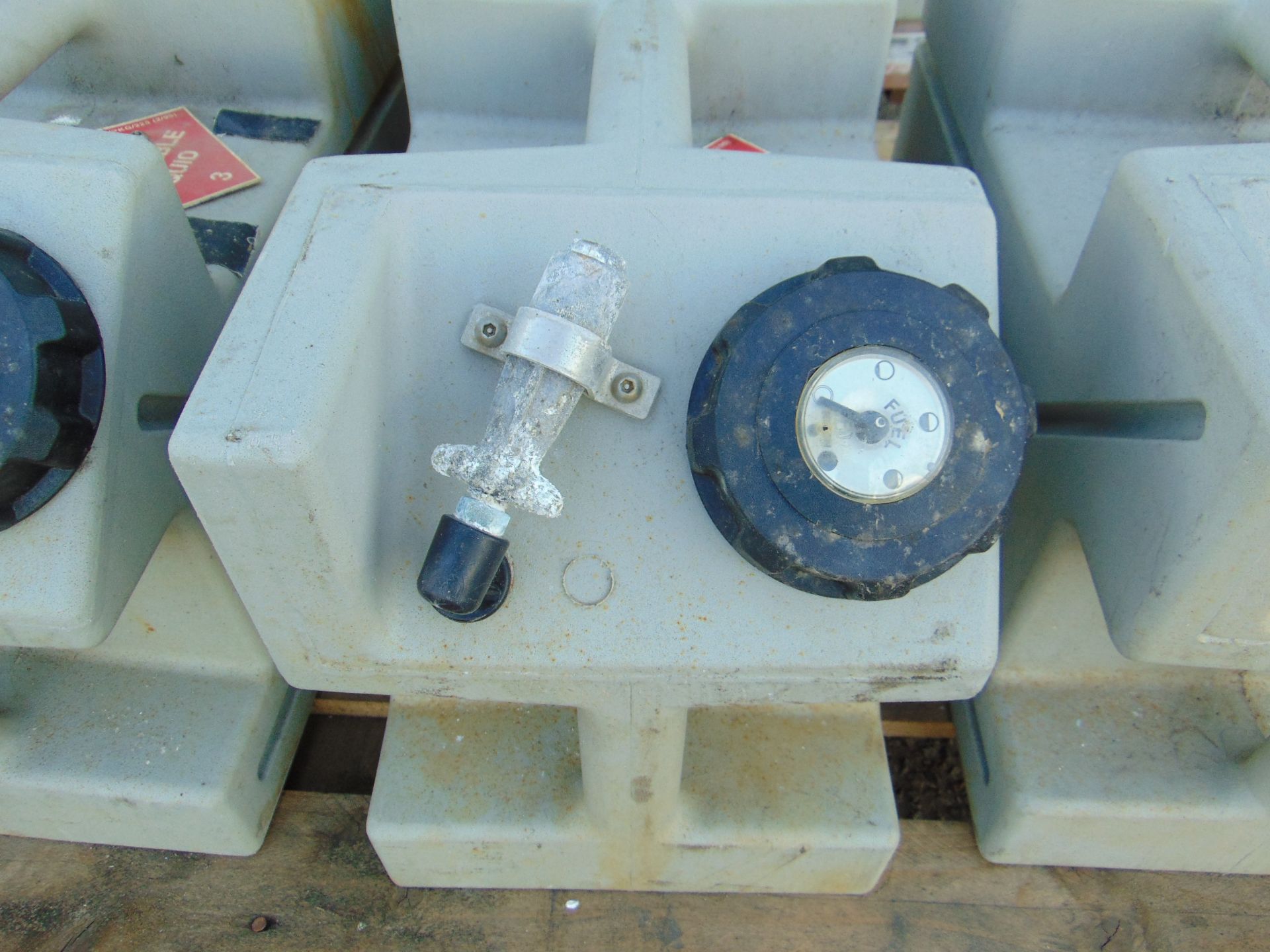 4x Barrus RDG062 5 gal Marine Type Fuel Tanks - Image 2 of 4