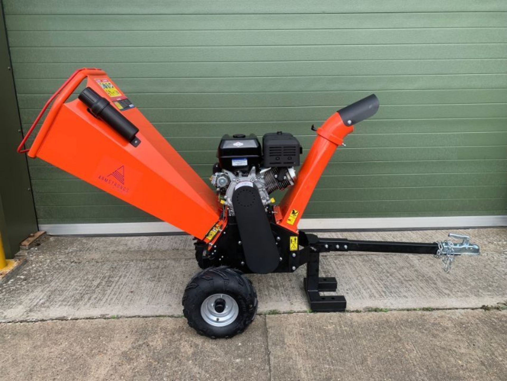 ** BRAND NEW ** Unused Armstrong DR-GS-15H Electric start Petrol Wood Chipper - Image 3 of 34