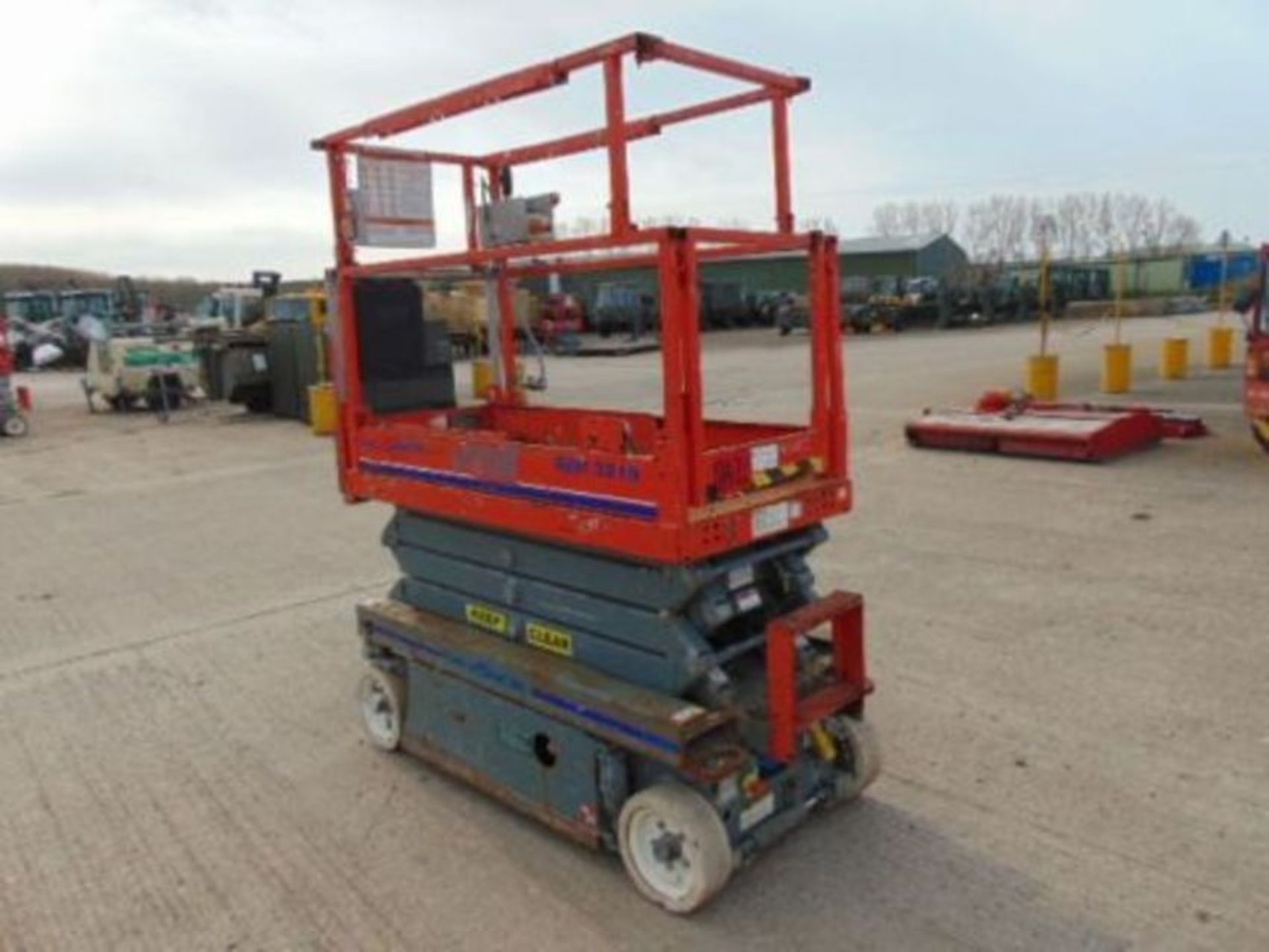 SKYJACK SJIII 3219 Electric Scissor Lift Access Platform ONLY 216 Hours! - Image 5 of 15