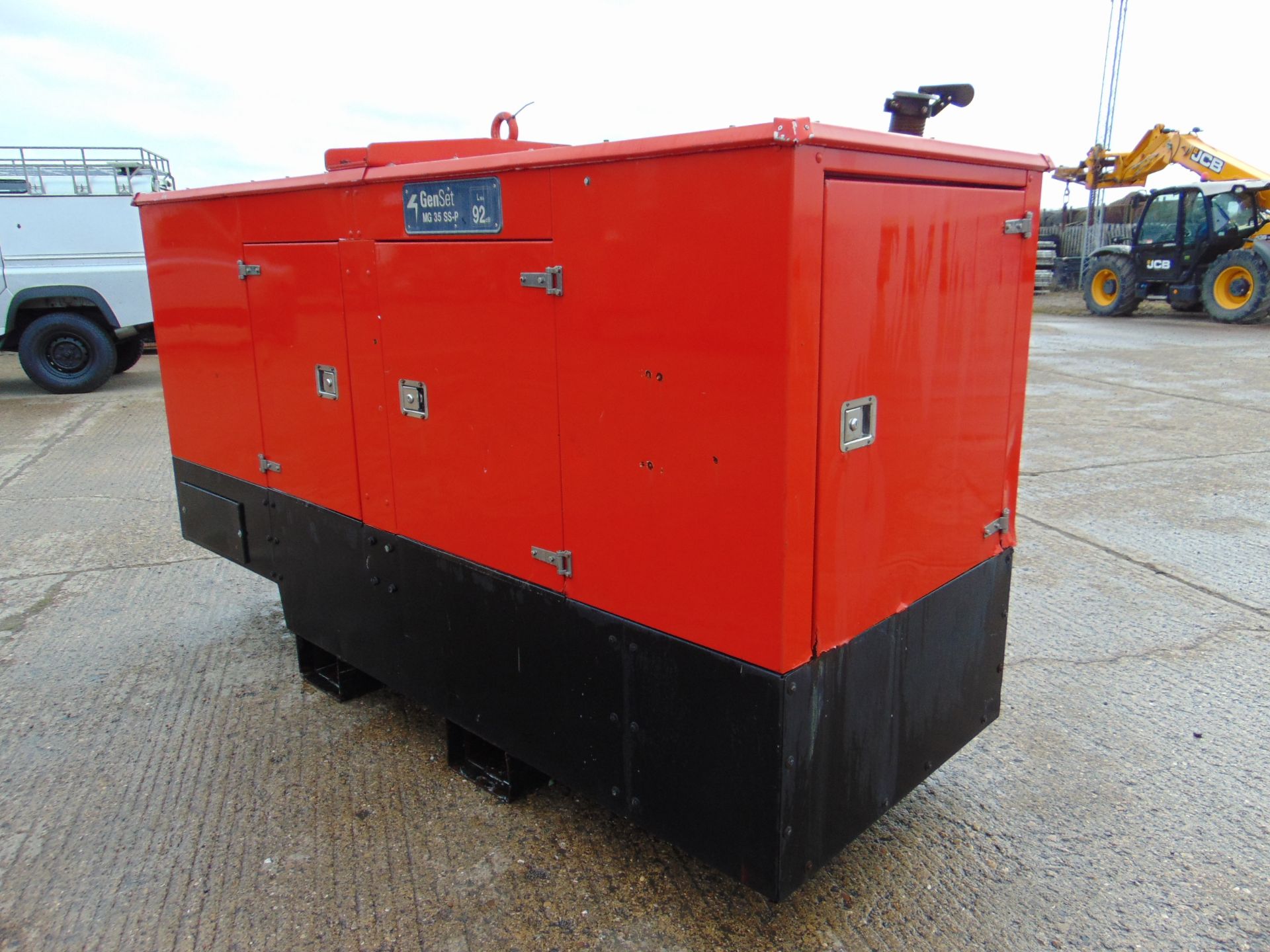 GenSet MG35 SS-P Diesel Powered Single / Three phase 35KVA 26.4KW-50HZ 240 / 415 Volt Generator - Image 7 of 25