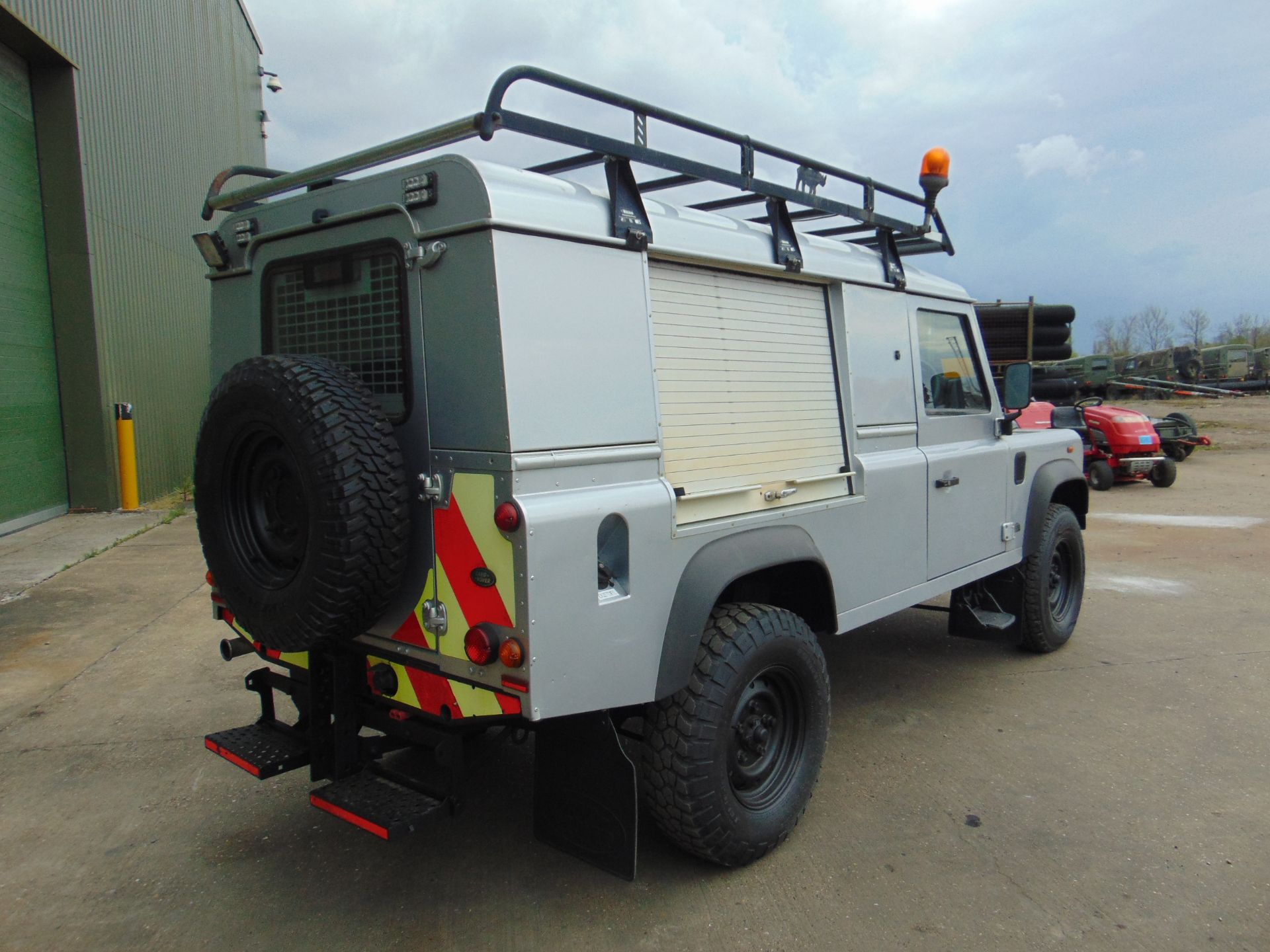 1 Owner 2013 Land Rover Defender 110 Puma hardtop 4x4 Utility vehicle ONLY 74,958 MILES! - Image 6 of 38