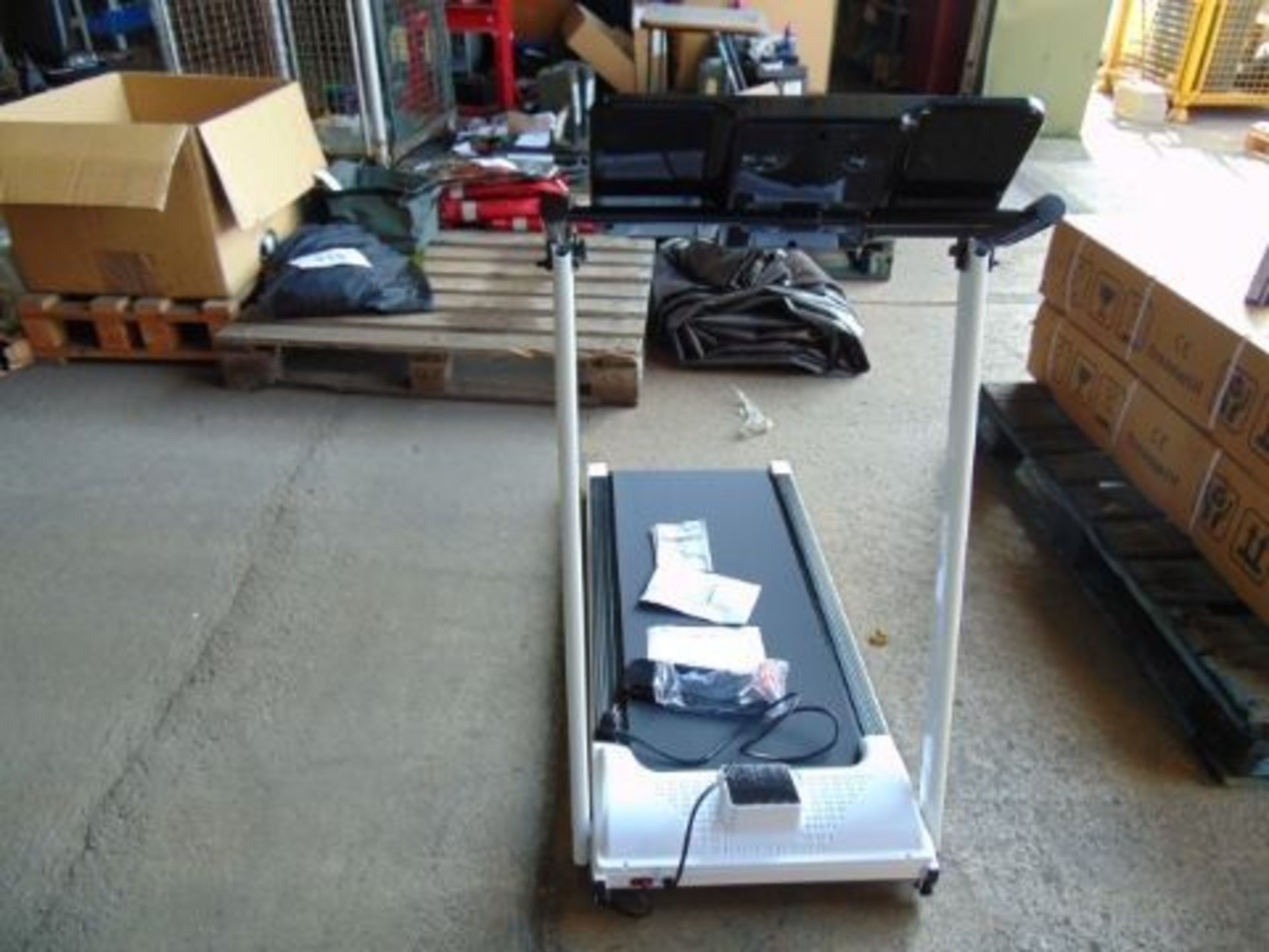 New Unused Compact 240 volt Fold up Tread Mill with Digital Controls, Programs, etc - Image 4 of 10