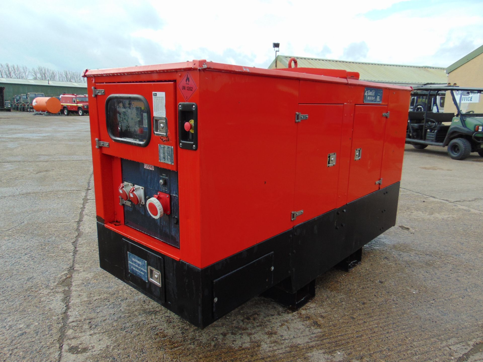 GenSet MG35 SS-P Diesel Powered Single / Three phase 35KVA 26.4KW-50HZ 240 / 415 Volt Generator - Image 2 of 25