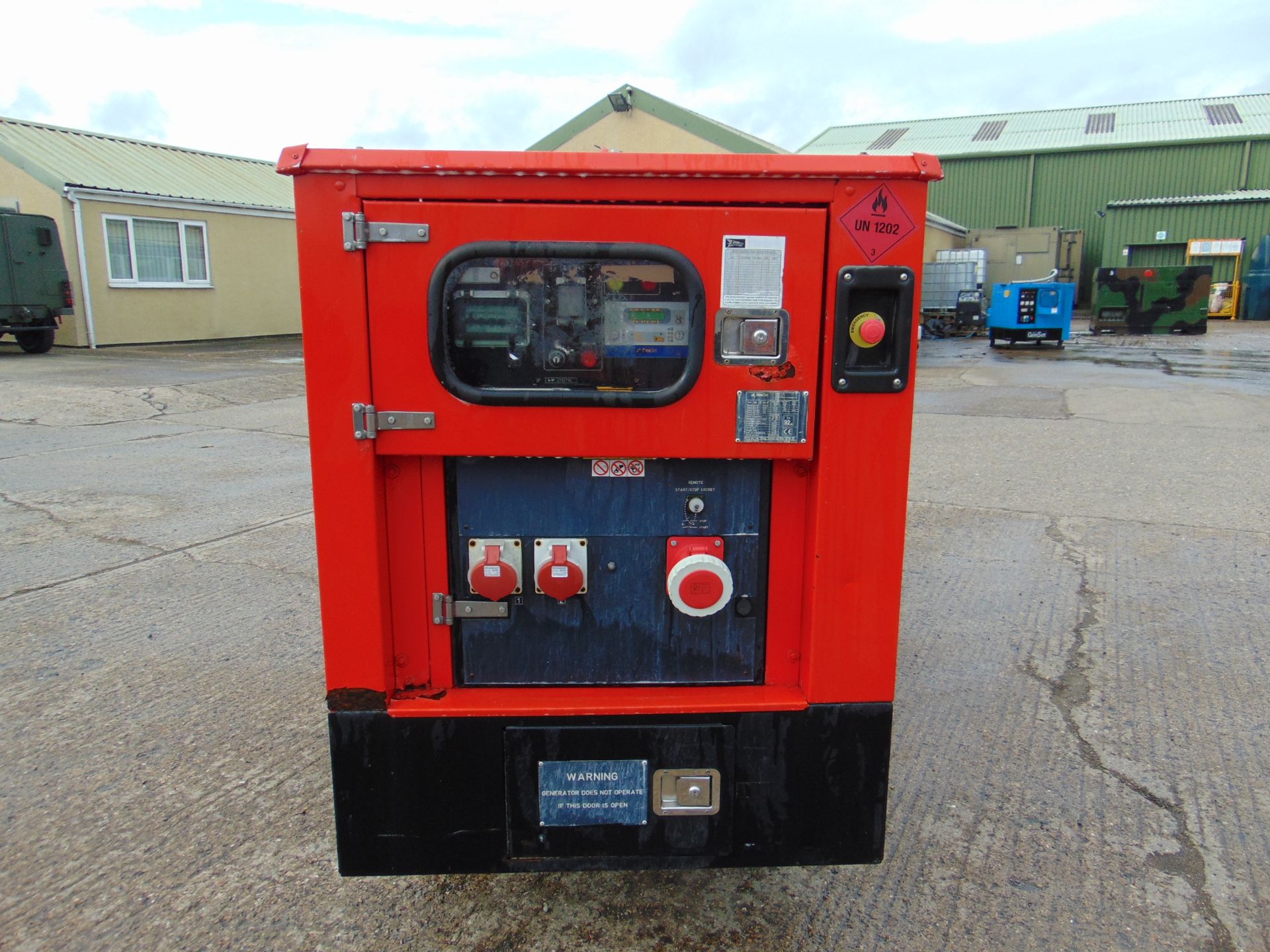 GenSet MG35 SS-P Diesel Powered Single / Three phase 35KVA 26.4KW-50HZ 240 / 415 Volt Generator - Image 3 of 25