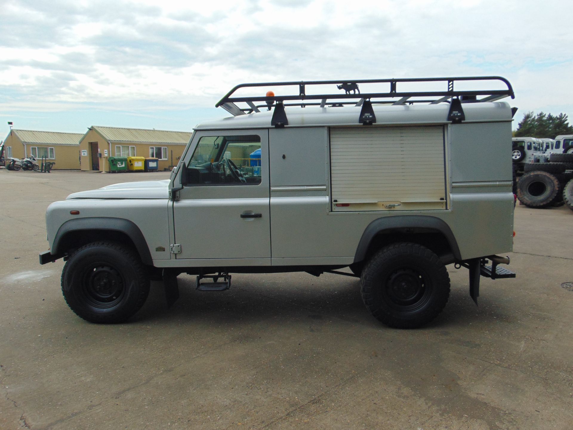 1 Owner 2013 Land Rover Defender 110 Puma hardtop 4x4 Utility vehicle ONLY 74,958 MILES! - Image 4 of 38