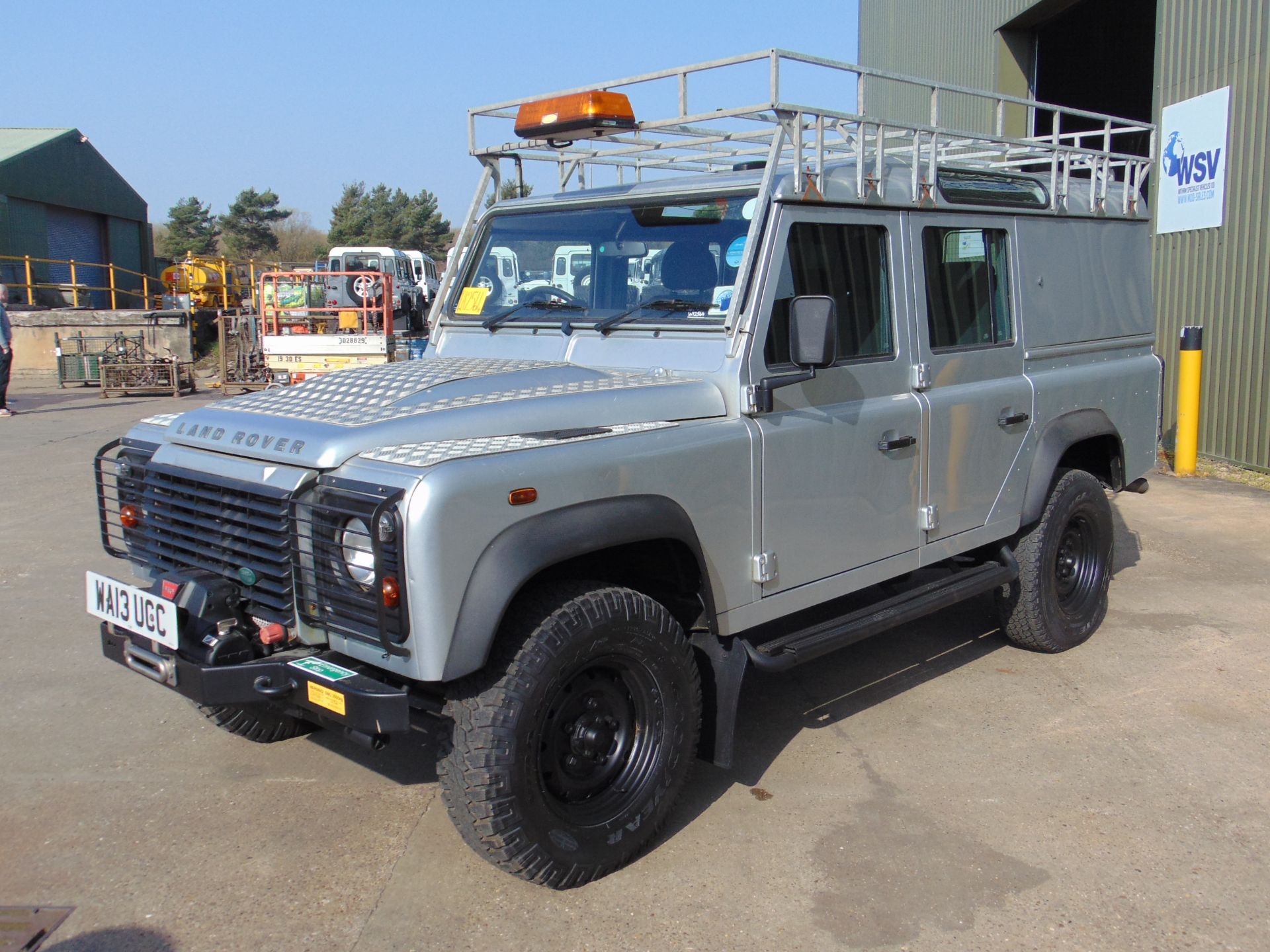 1 Owner 2013 Land Rover Defender 110 2.2 County Utility 5 door 5 seater - ONLY 83,117 MILES! - Image 3 of 33