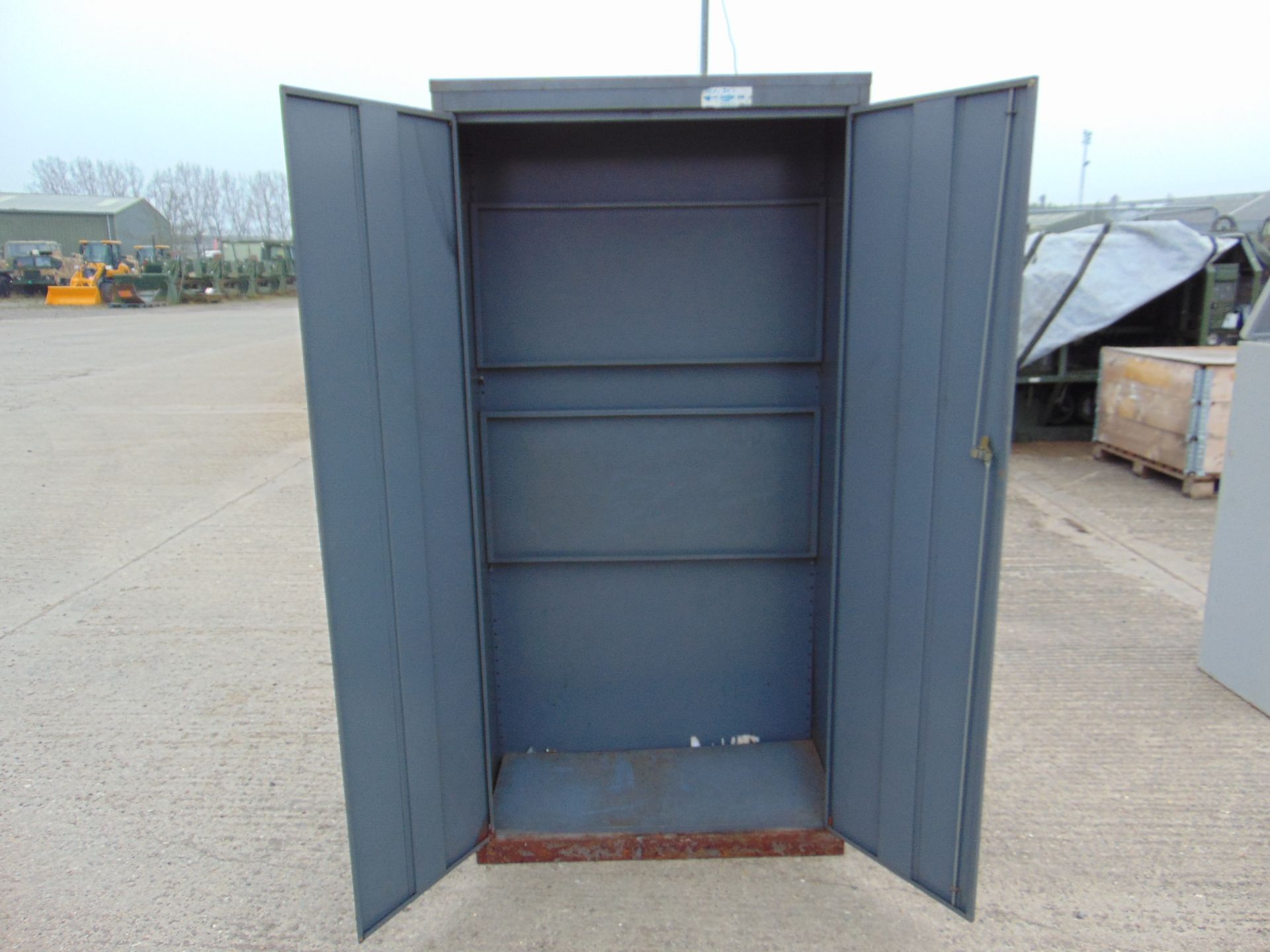 2 Door Steel Storage Cabinet - Image 2 of 4
