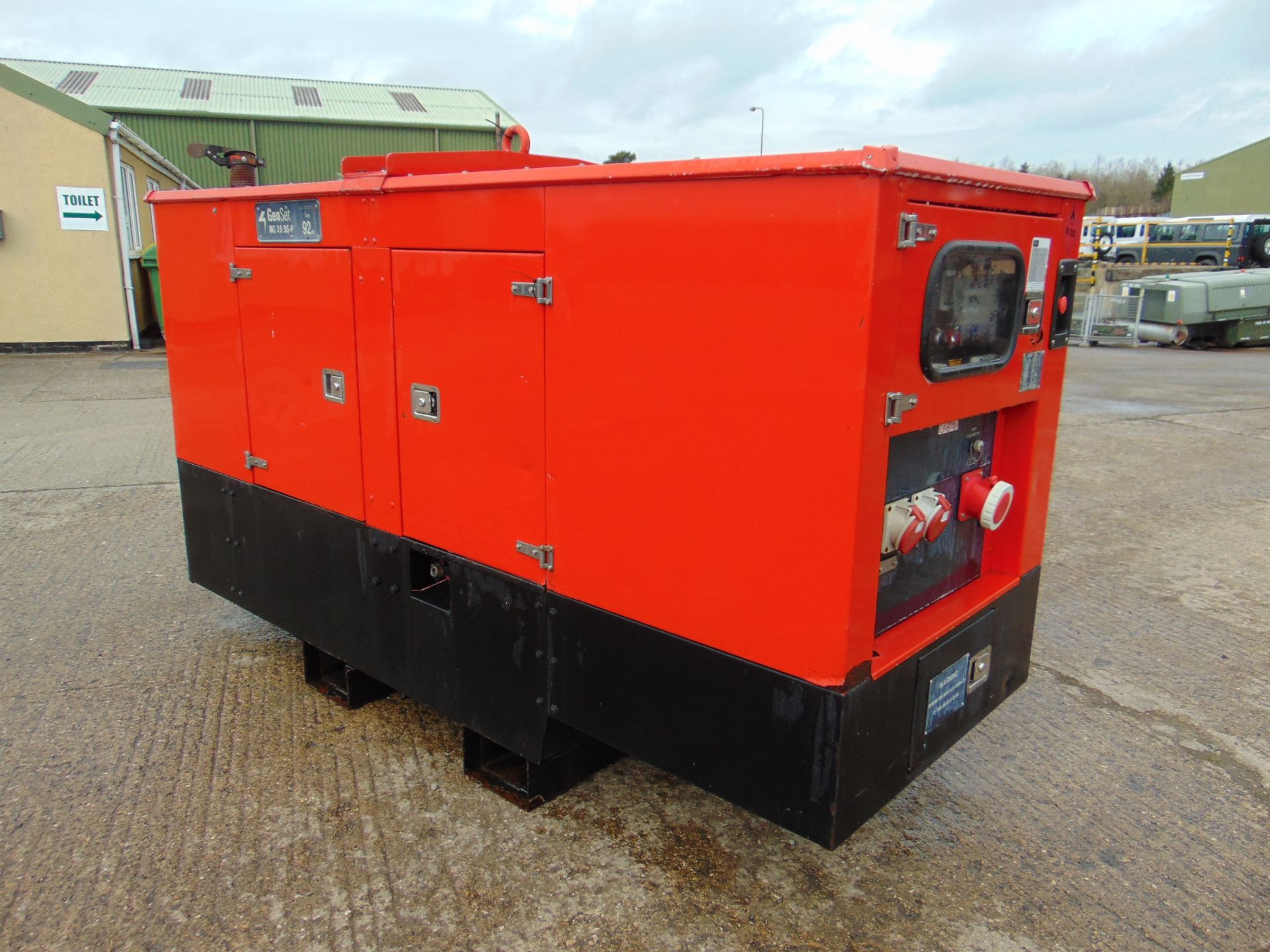 GenSet MG35 SS-P Diesel Powered Single / Three phase 35KVA 26.4KW-50HZ 240 / 415 Volt Generator - Image 4 of 25