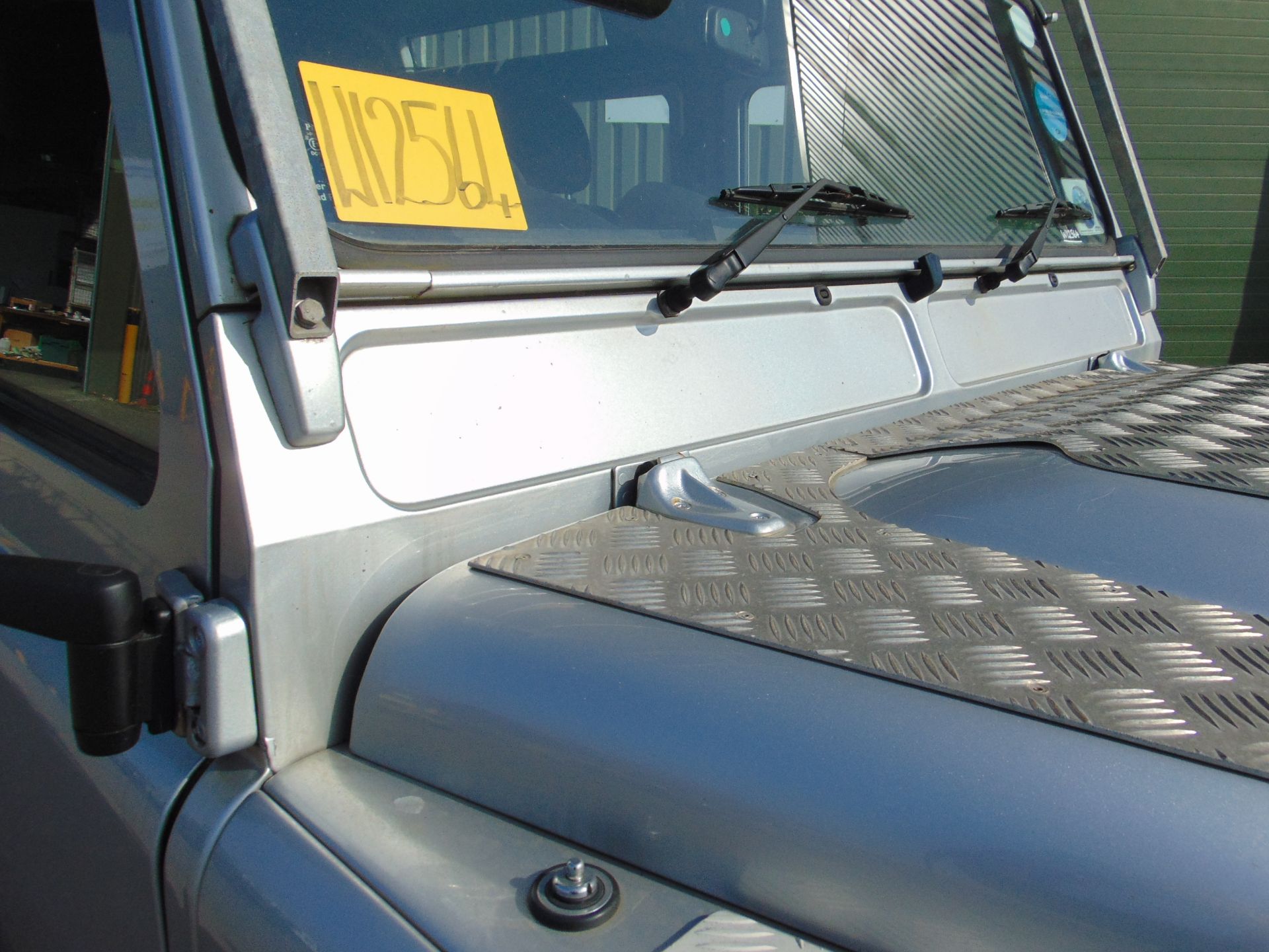 1 Owner 2013 Land Rover Defender 110 2.2 County Utility 5 door 5 seater - ONLY 83,117 MILES! - Image 9 of 33