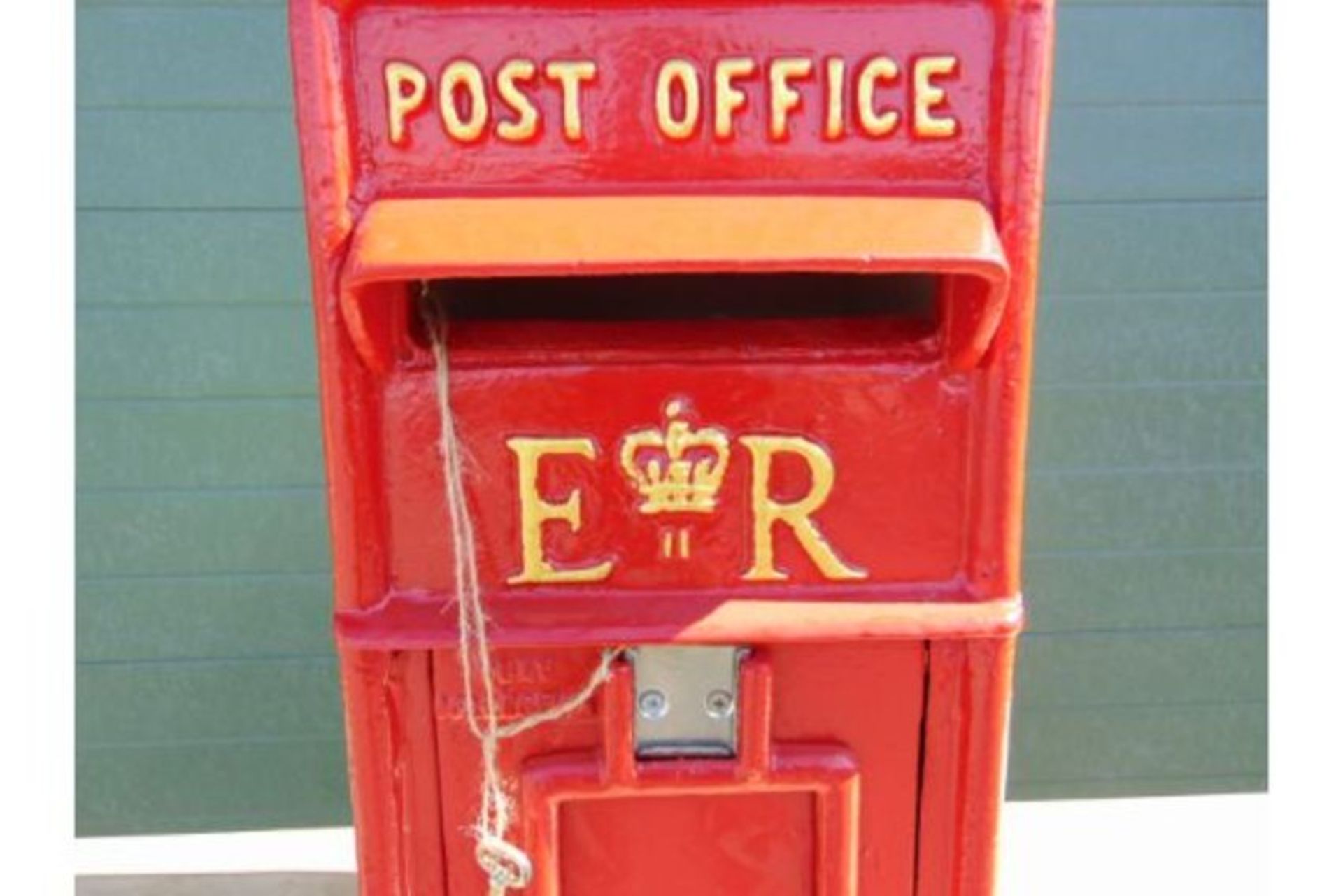 ER Red Post Box C/w Keys, collection times, etc - Image 3 of 4