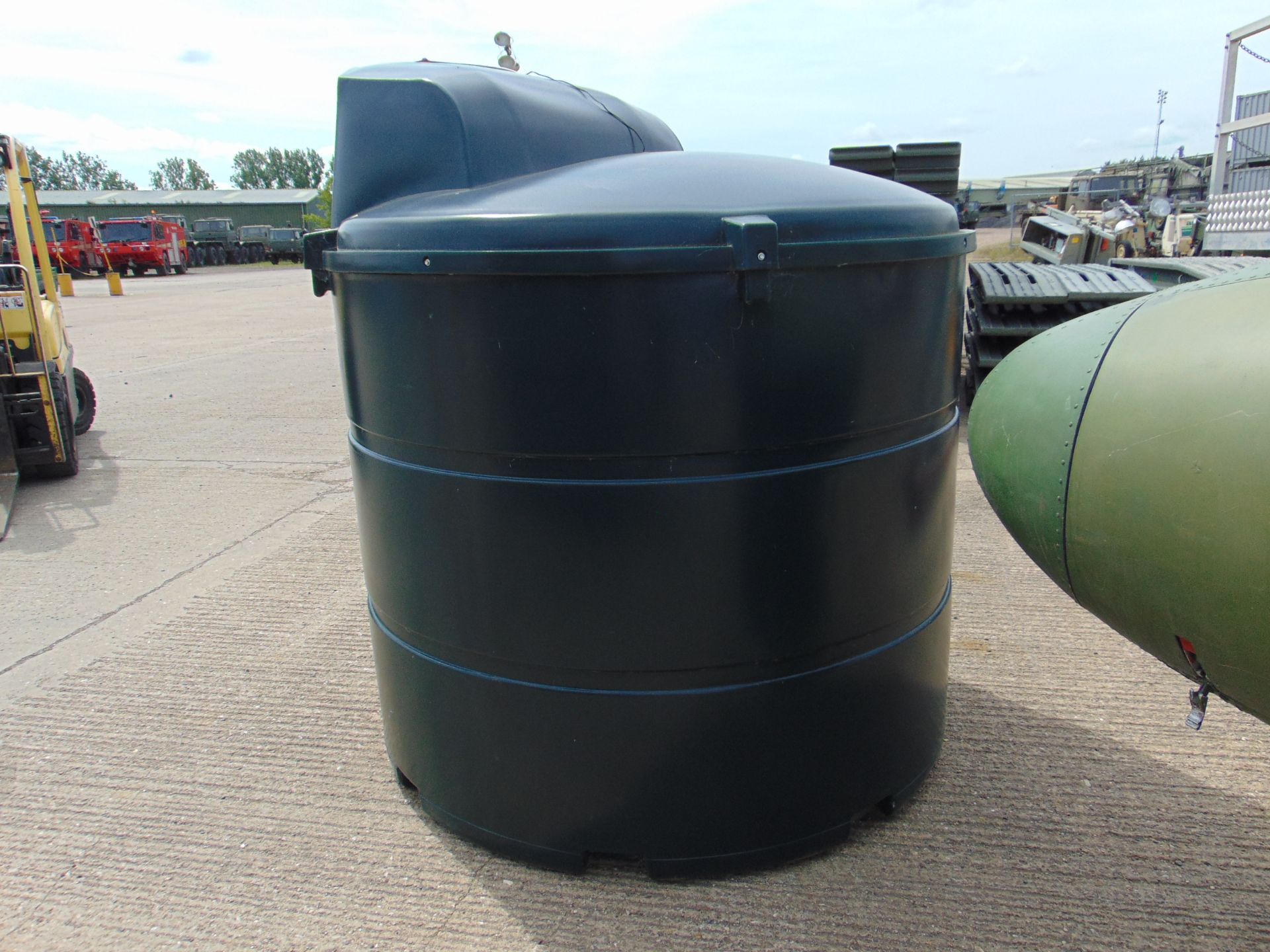 Deso V2350DD 2350 Litre Bunded Diesel Dispensing Tank C/W Delivery Hose, Pump etc - Image 4 of 12