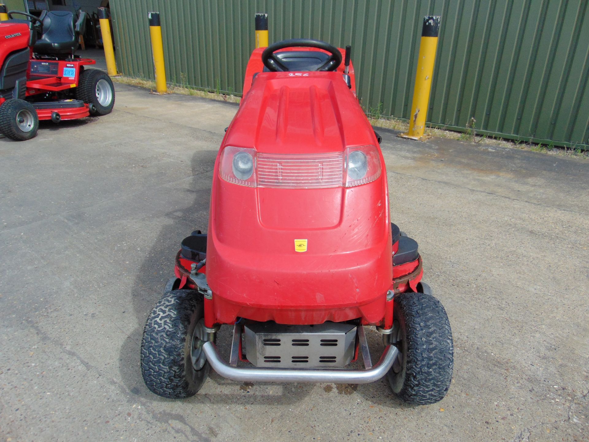 Countax C400H Ride On Mower / Lawn Tractor - Image 2 of 13