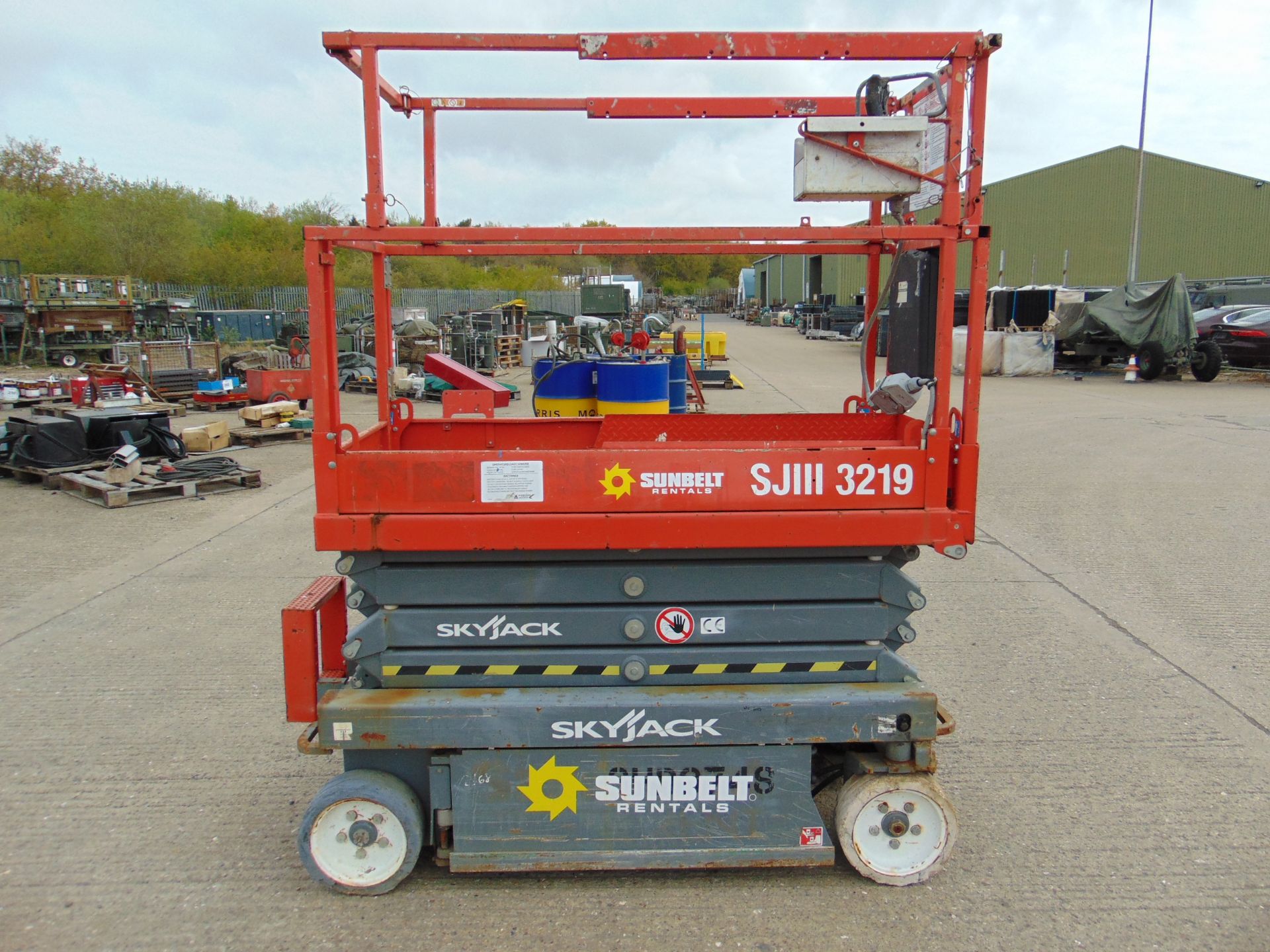 SKYJACK SJIII 3219 Electric Scissor Lift Access Platform ONLY 79 Hours! - Image 2 of 17