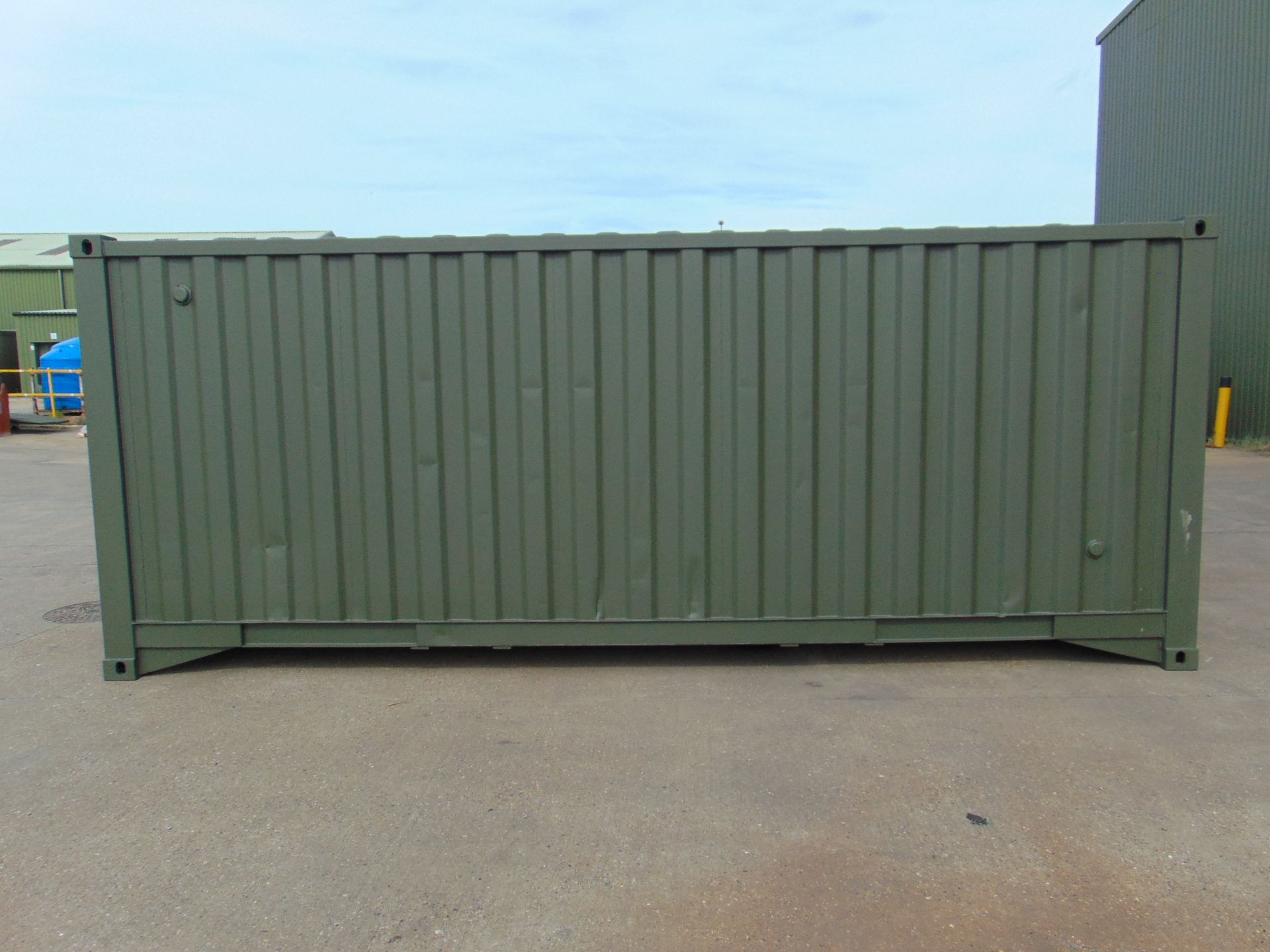 Demountable Front Line Ablution Unit in 20ft Container with hook loader, Twist Locks Etc - Image 4 of 32