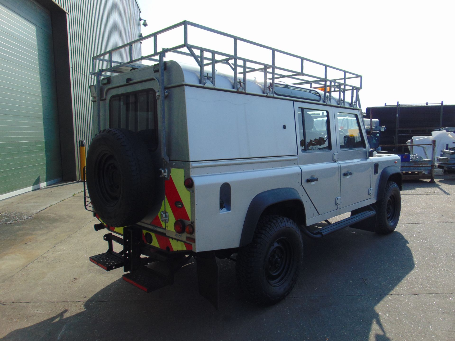 1 Owner 2013 Land Rover Defender 110 Utility 5 door 5 seater ONLY 83,117 MILES! - Image 6 of 33