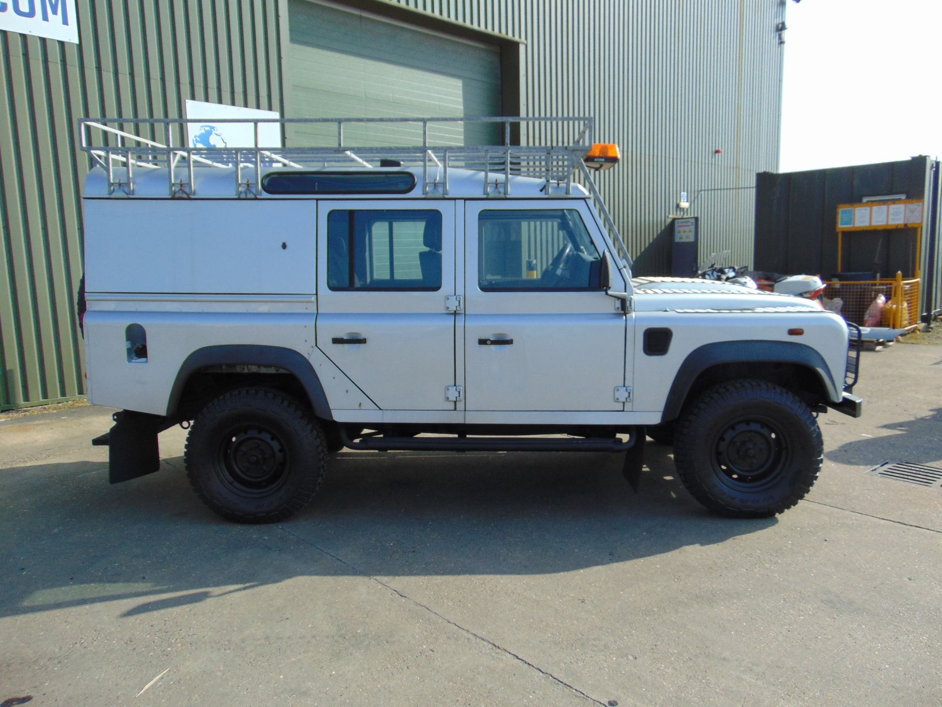 1 Owner 2013 Land Rover Defender 110 Utility 5 door 5 seater ONLY 83,117 MILES! - Image 5 of 33