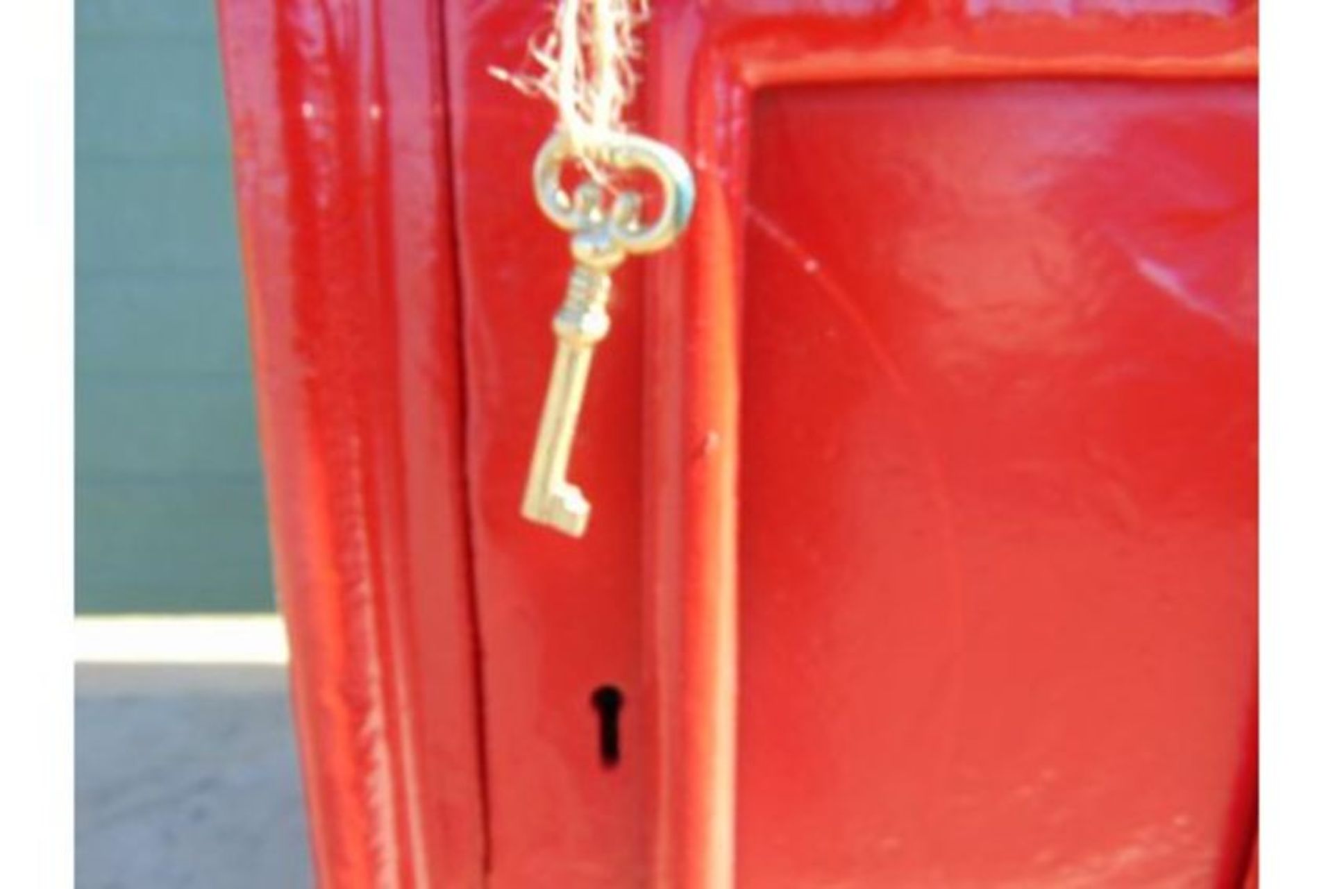 ER Red Post Box C/w Keys, collection times, etc - Image 4 of 4