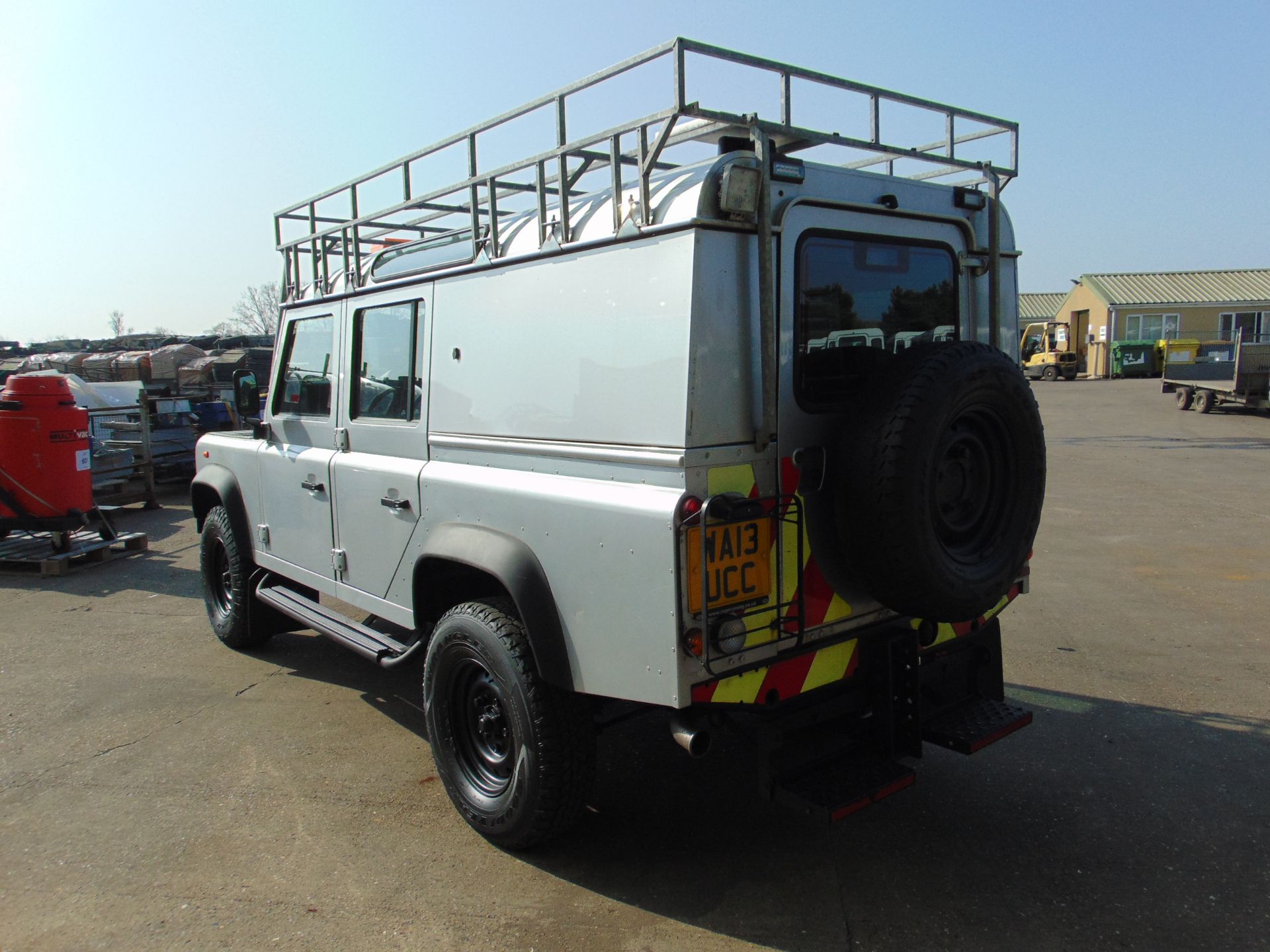 1 Owner 2013 Land Rover Defender 110 Utility 5 door 5 seater ONLY 83,117 MILES! - Image 8 of 33