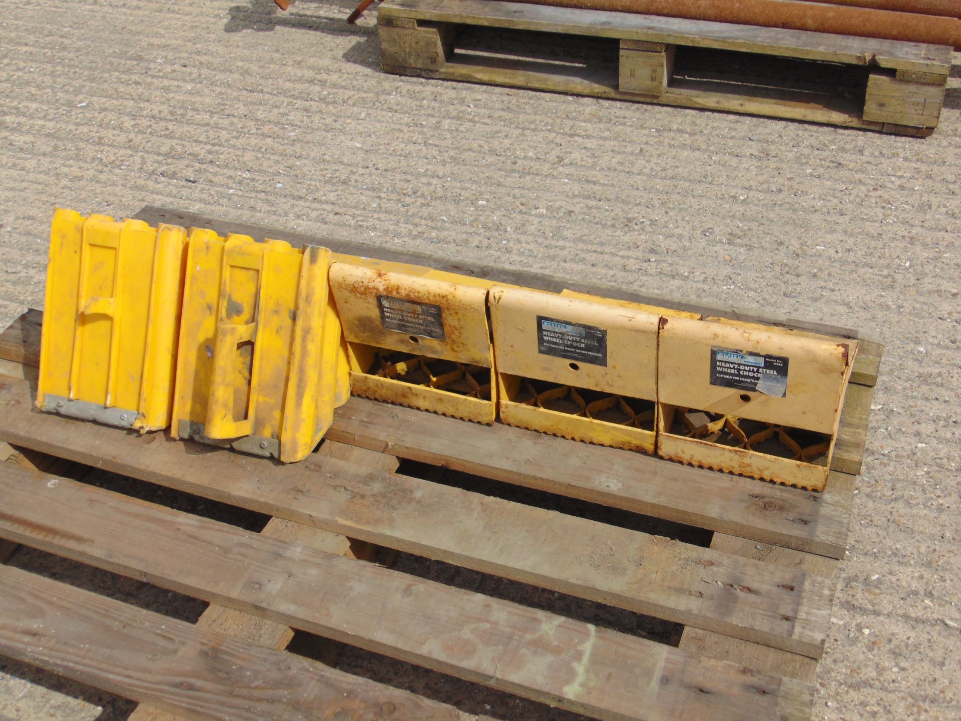 5x Heavy Duty Wheel Chocks - Image 2 of 2