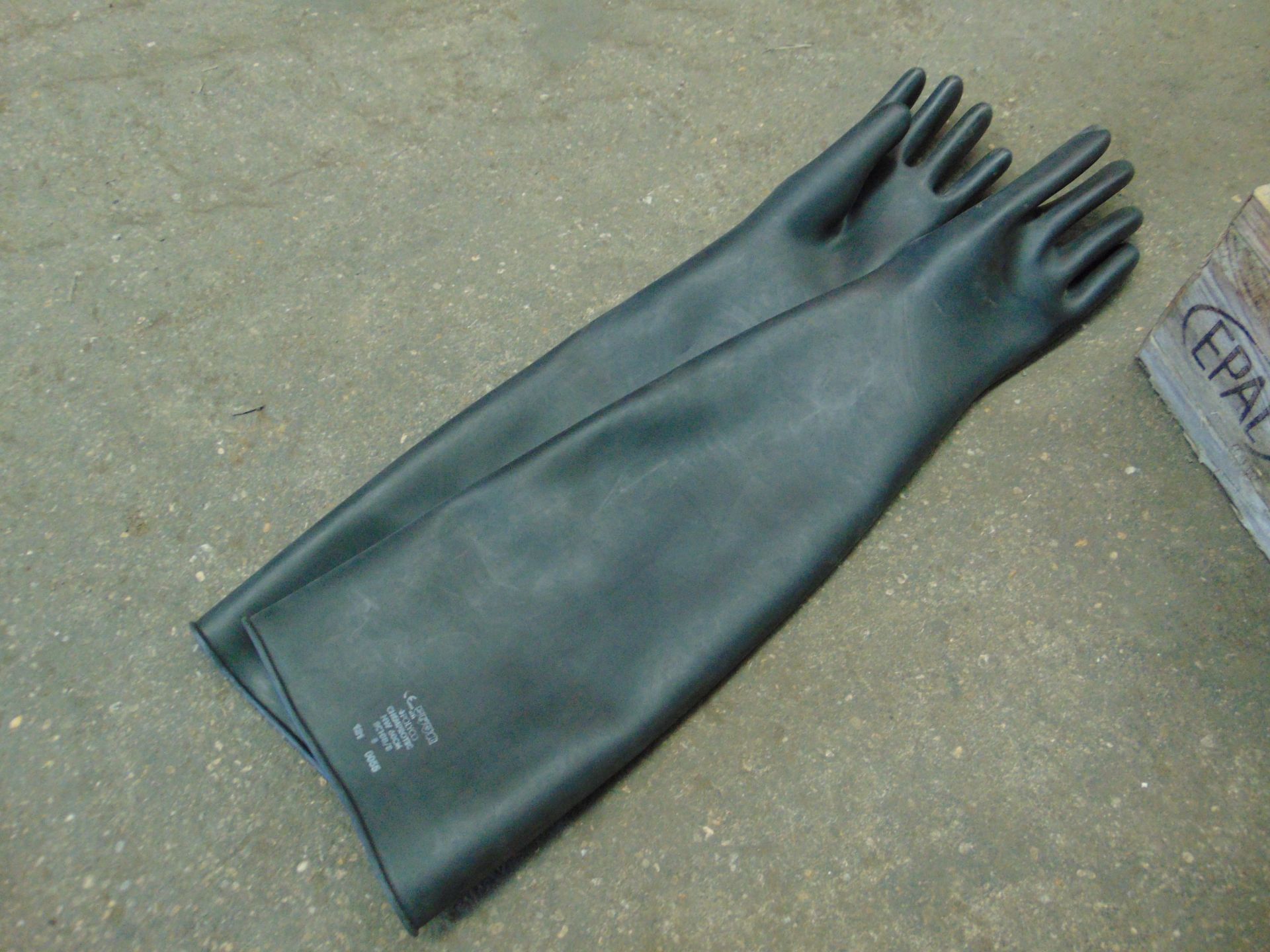 7 x Unissued Heavy Weight Polyco Chemprotec 60cm 24" Natural Rubber Chemical Gauntlet Gloves - Image 2 of 3