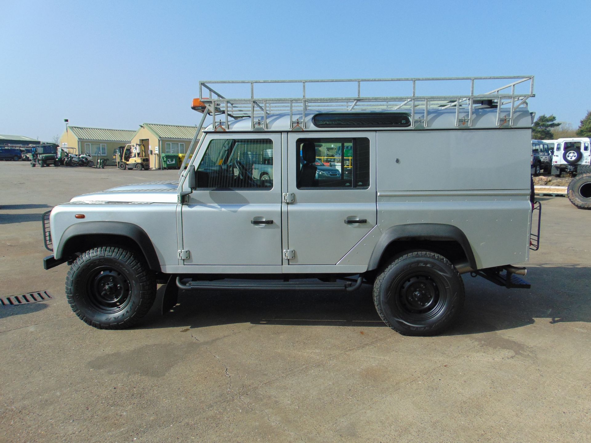 1 Owner 2013 Land Rover Defender 110 Utility 5 door 5 seater ONLY 83,117 MILES! - Image 4 of 33