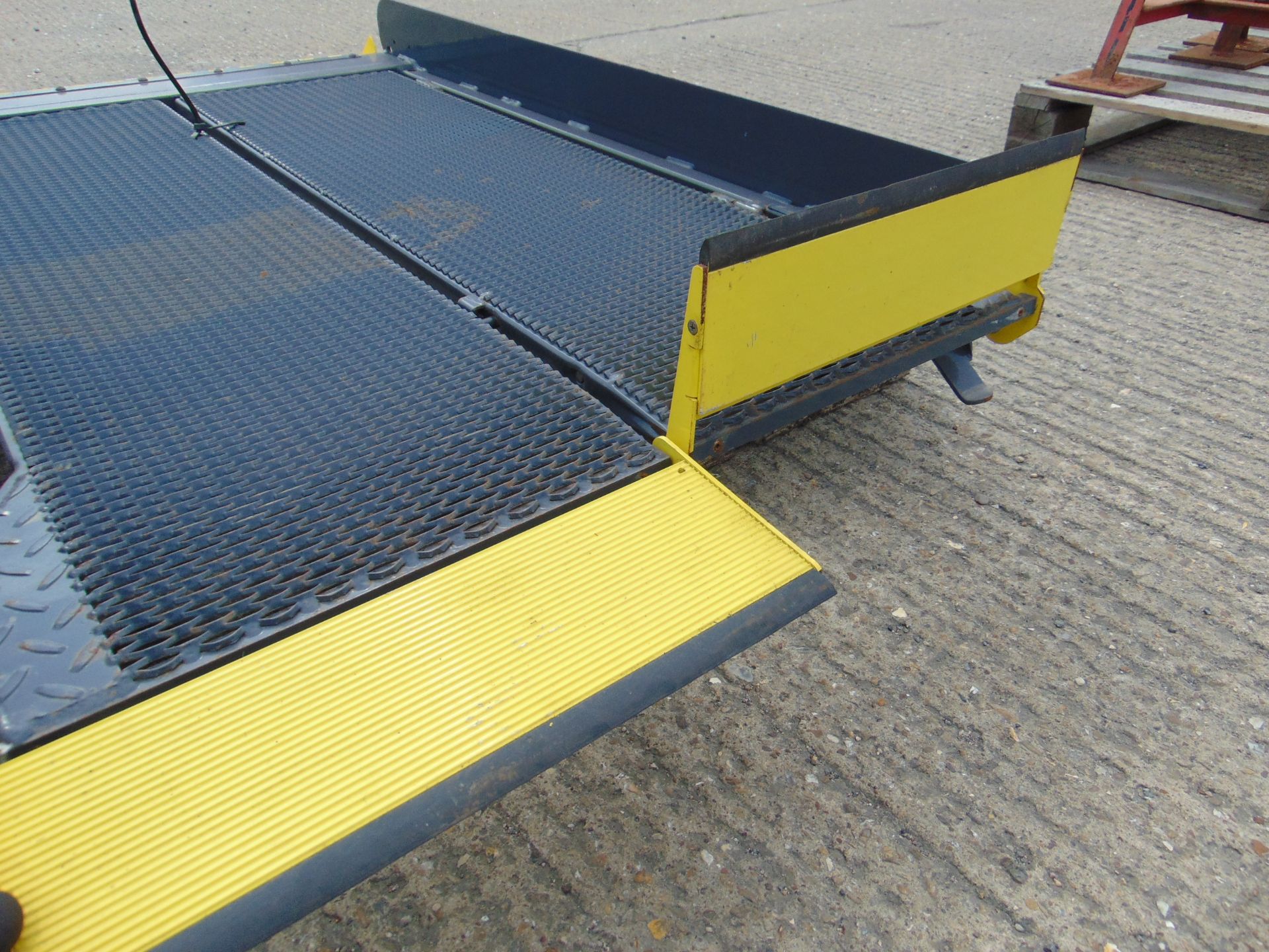 Vehicle Loading Ramp - Image 3 of 4