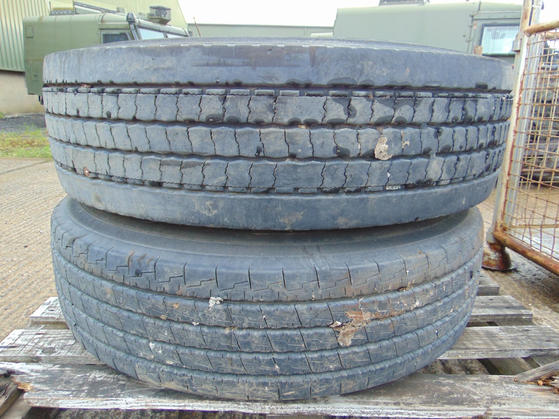 2x 295/80 R22.5 Tyres on 10 Stud Rims - Bild 2 aus 5