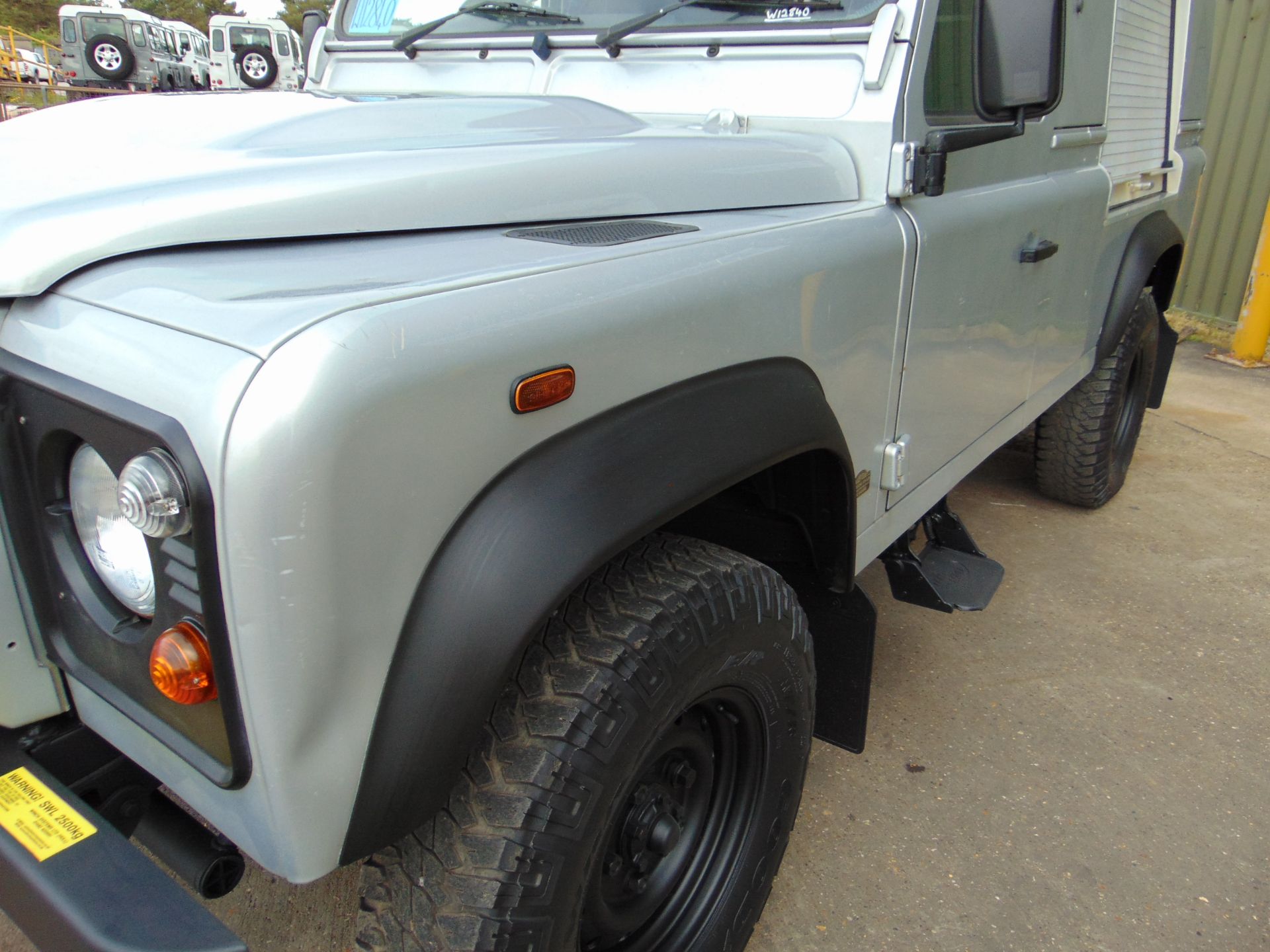 1 Owner 2013 Land Rover Defender 110 Puma hardtop 4x4 Utility vehicle (mobile workshop) - Image 23 of 32