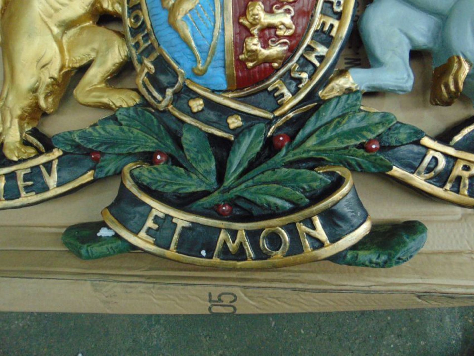 Large Hand Painted Royal Crest - Image 9 of 11